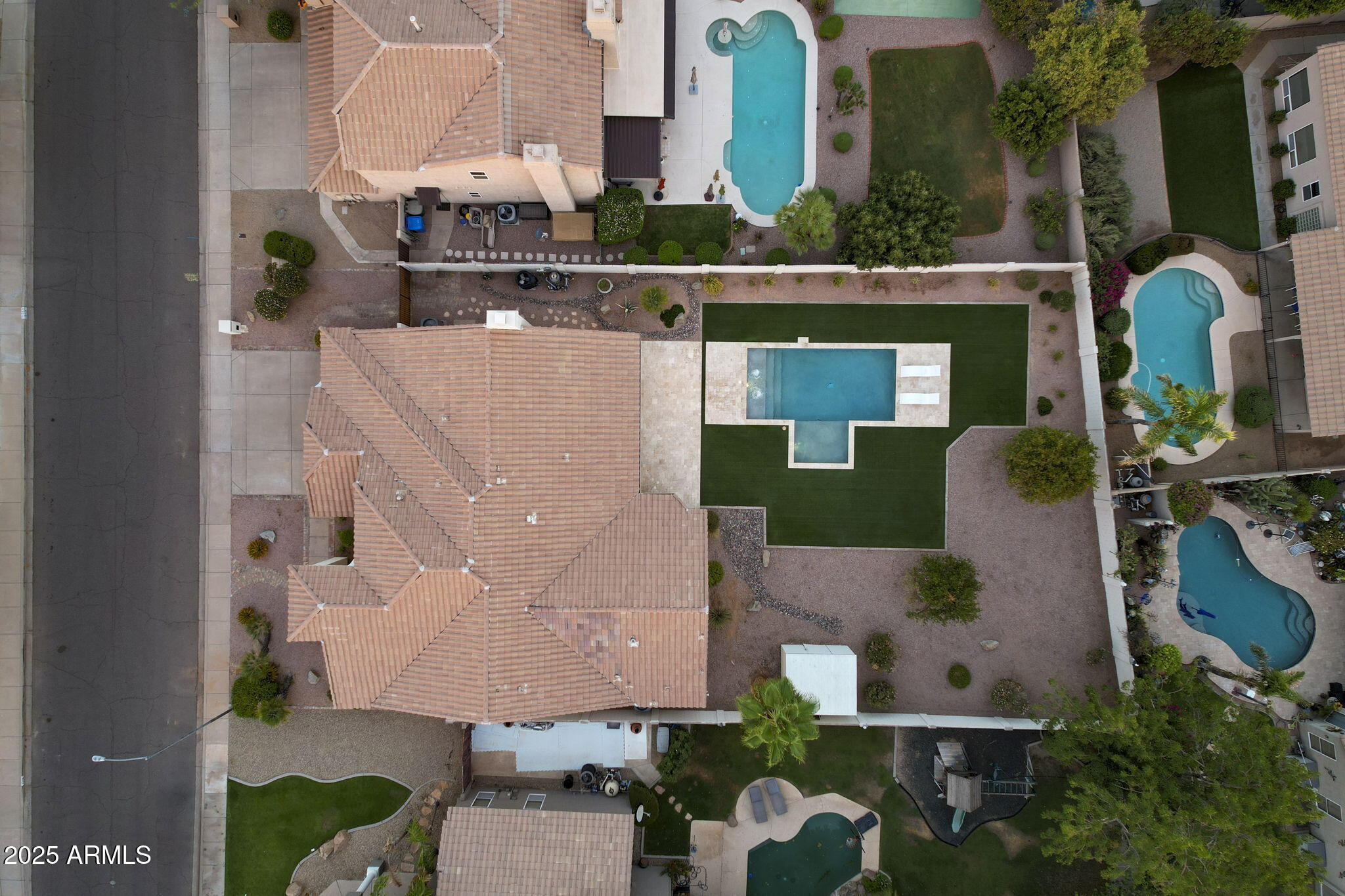 5433 E HARTFORD Avenue