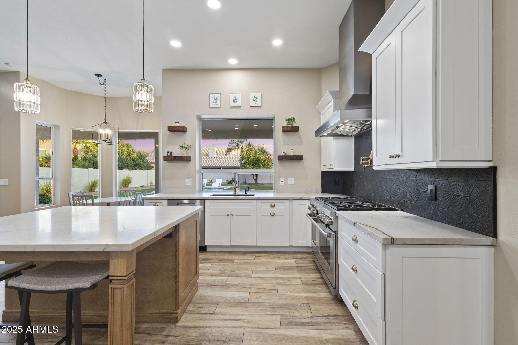 5433 E HARTFORD Avenue