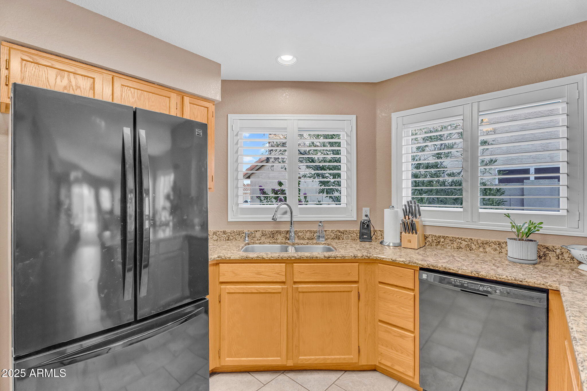 4128 E WOODLAND Drive