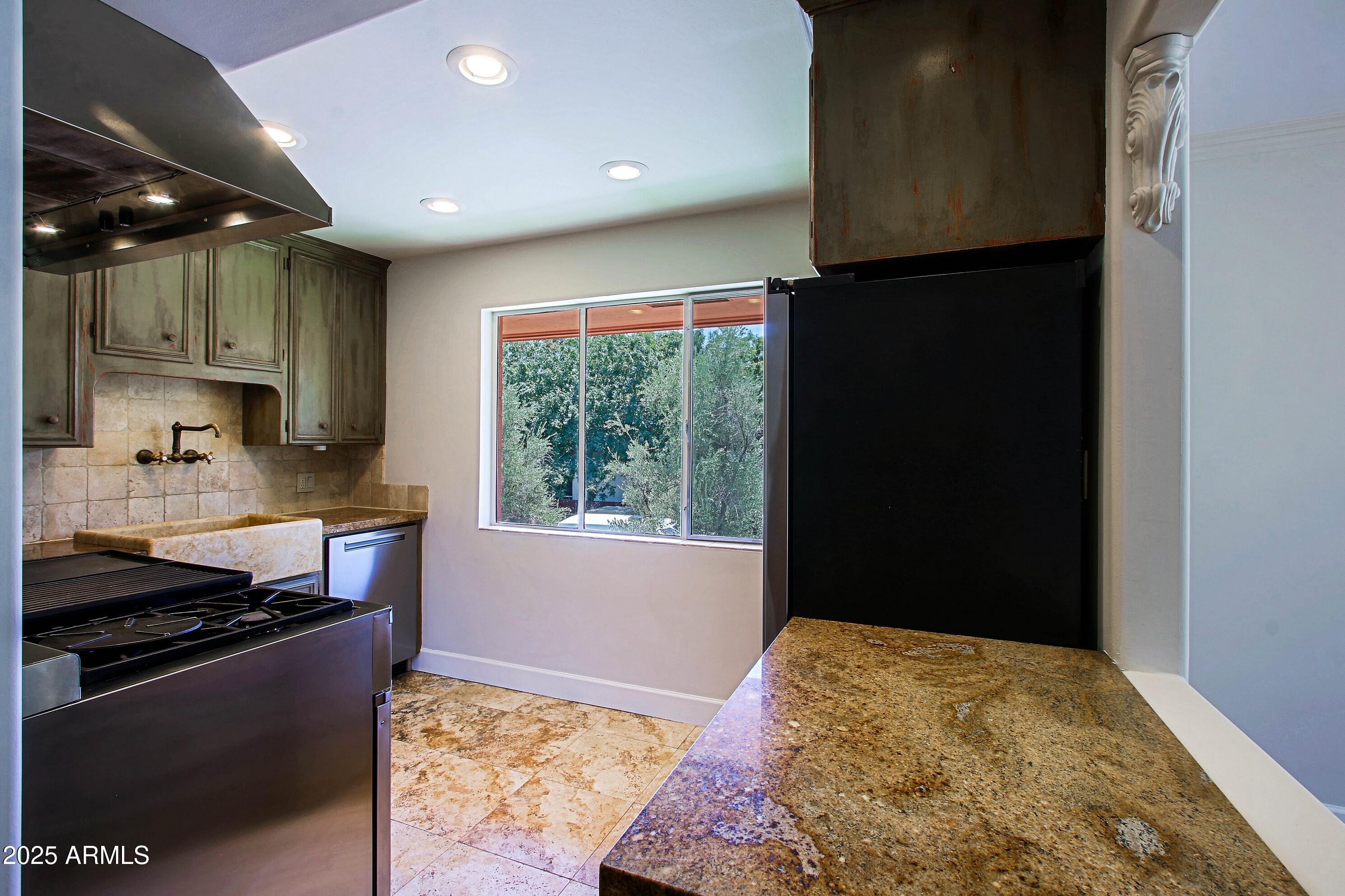 190 E CORONADO Road, 73