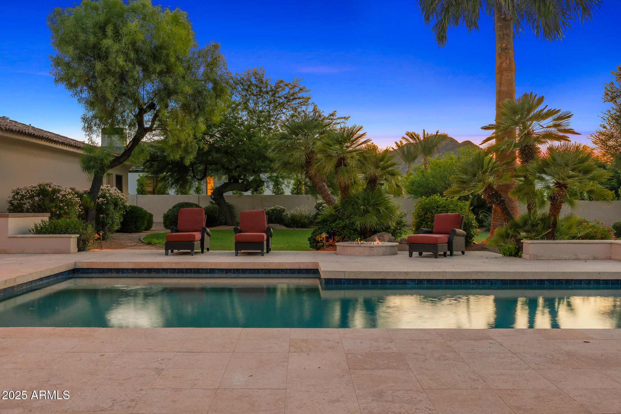 6908 E Hummingbird Lane