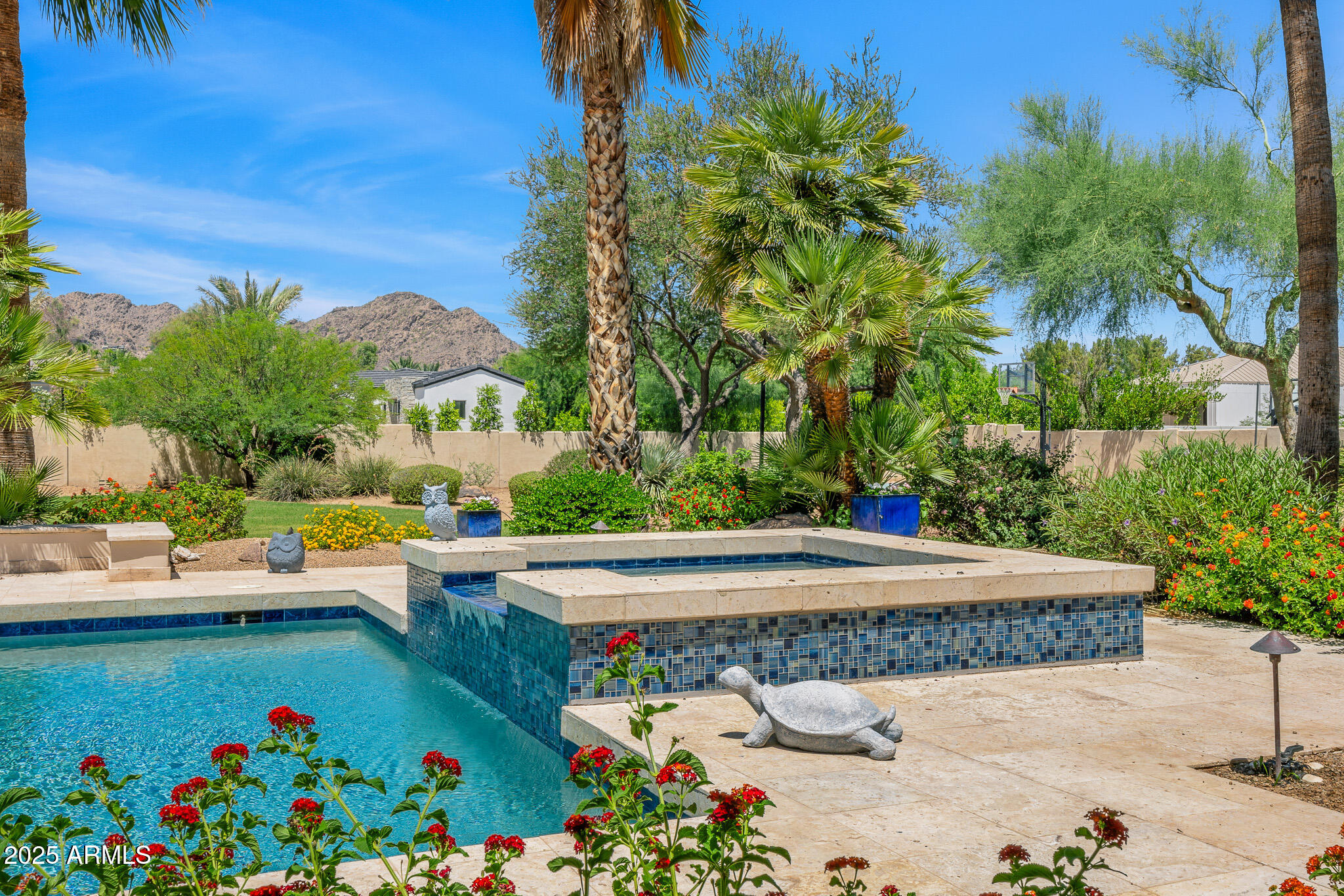 6908 E Hummingbird Lane