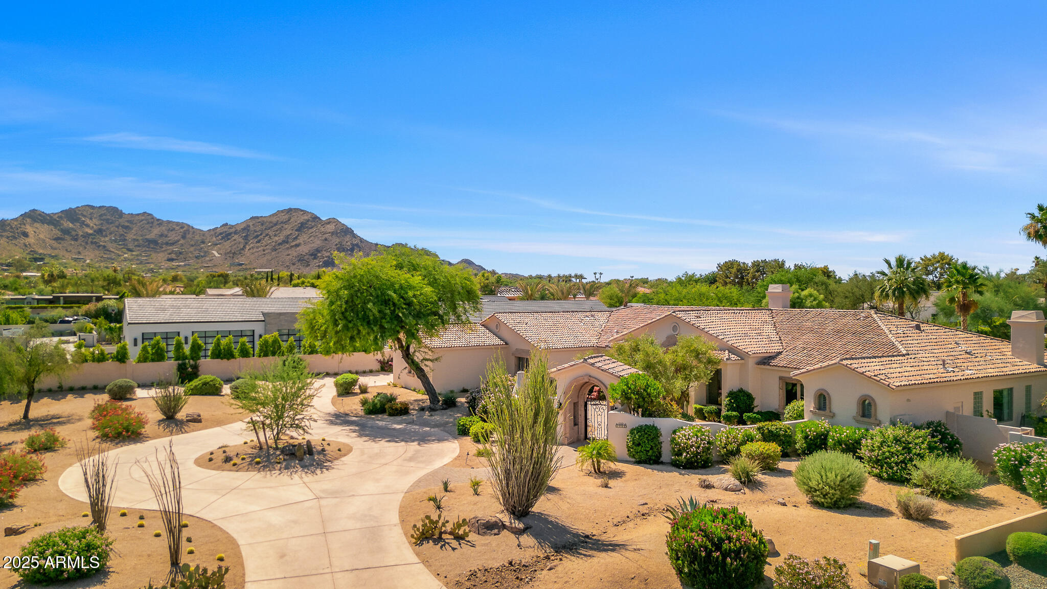 6908 E Hummingbird Lane