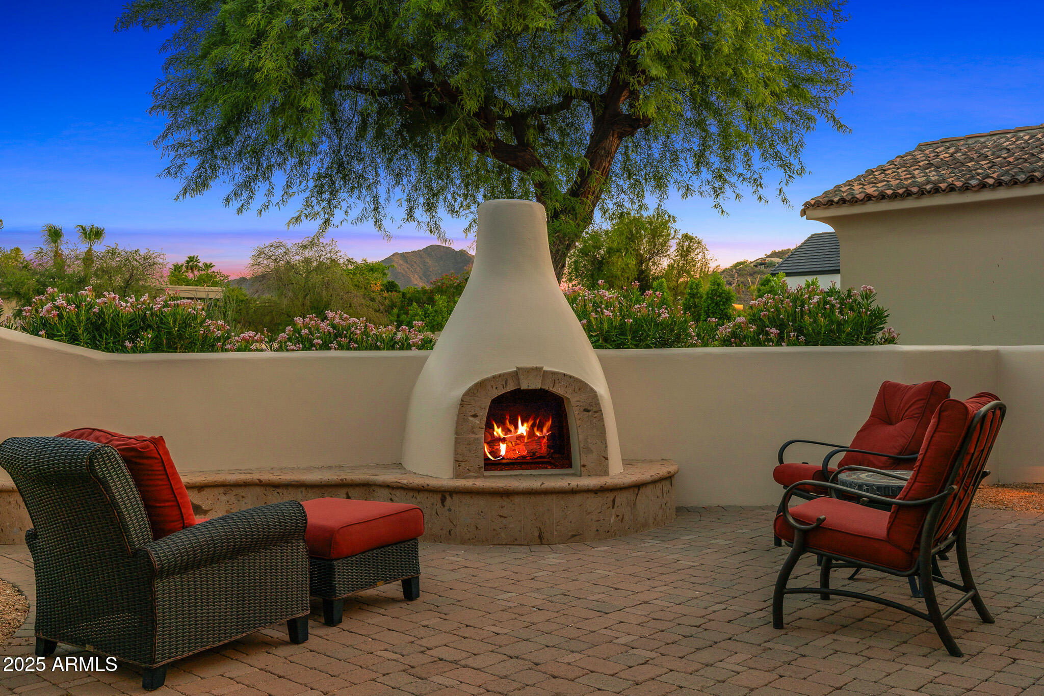 6908 E Hummingbird Lane