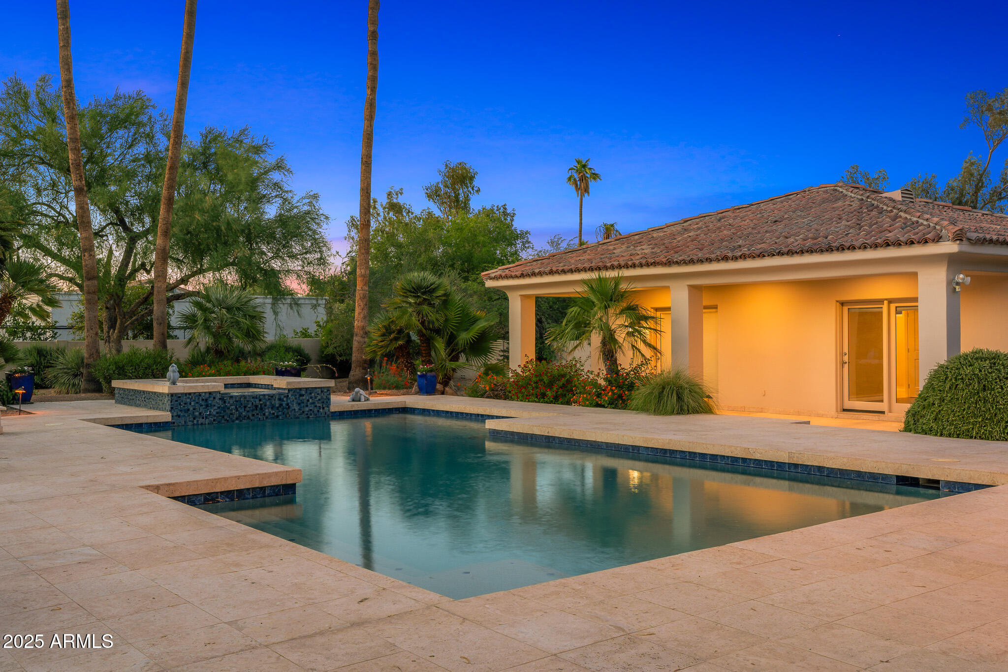 6908 E Hummingbird Lane