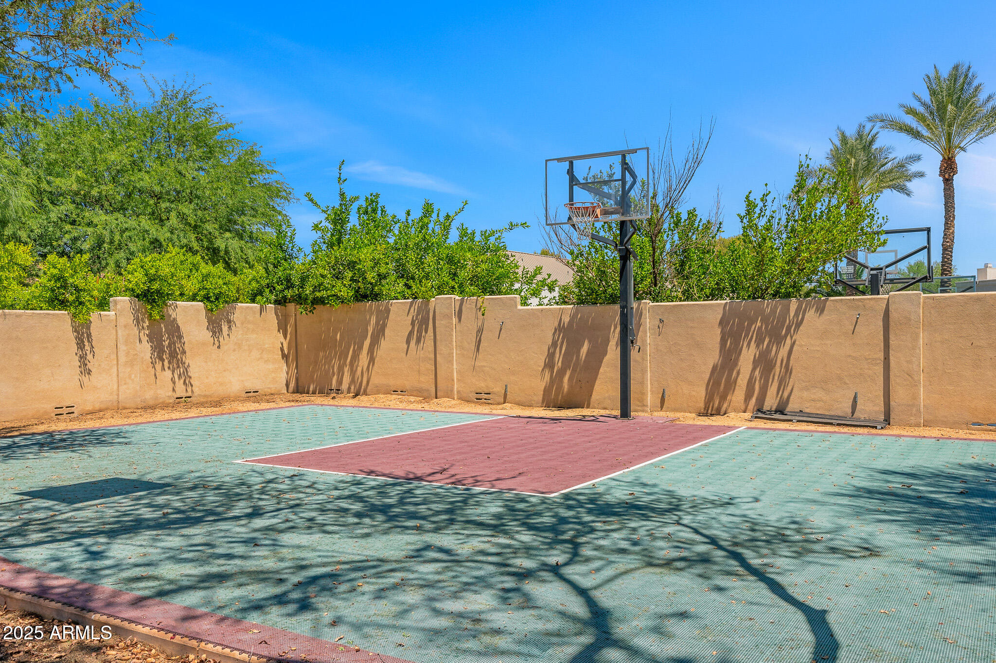 6908 E Hummingbird Lane