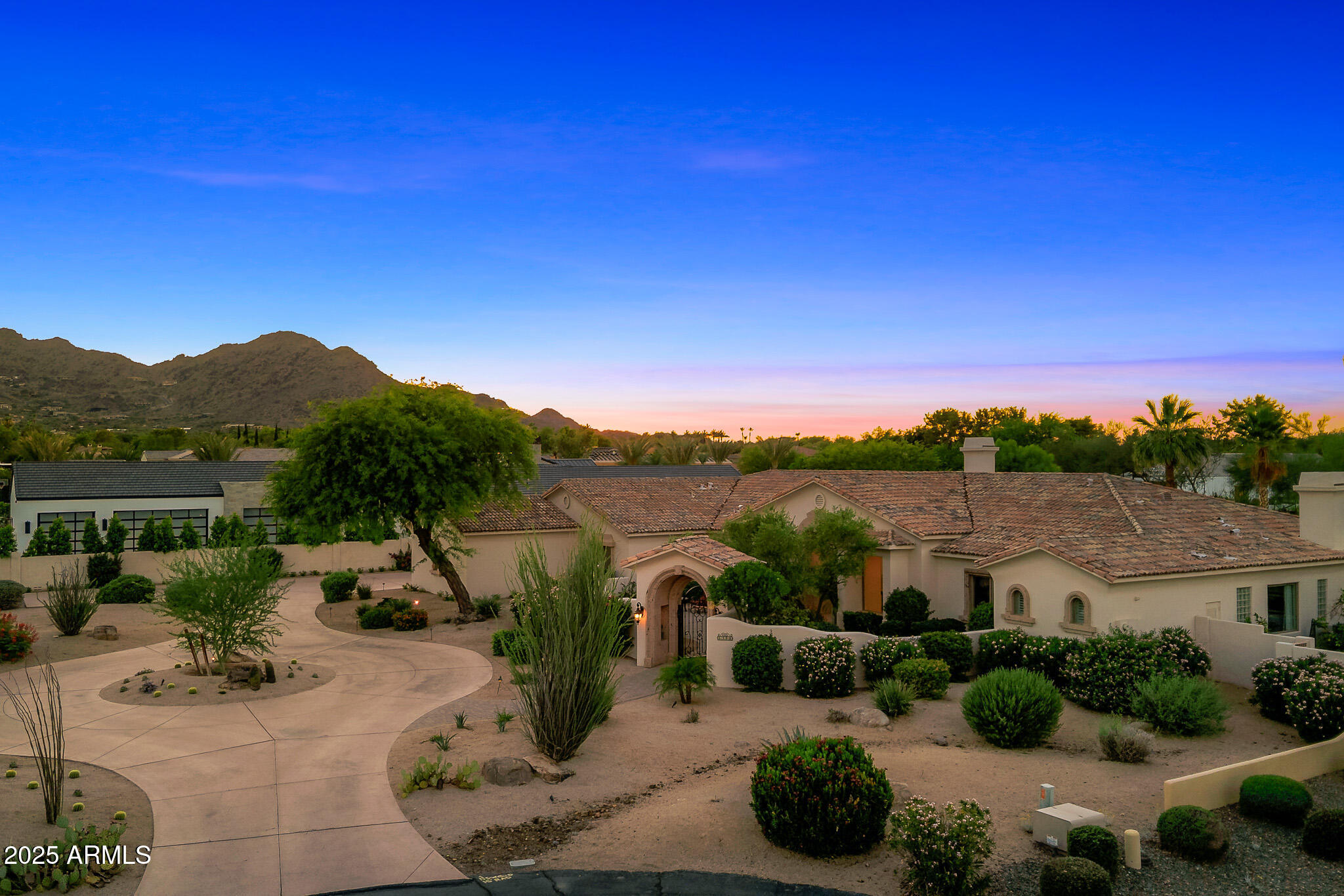 6908 E Hummingbird Lane