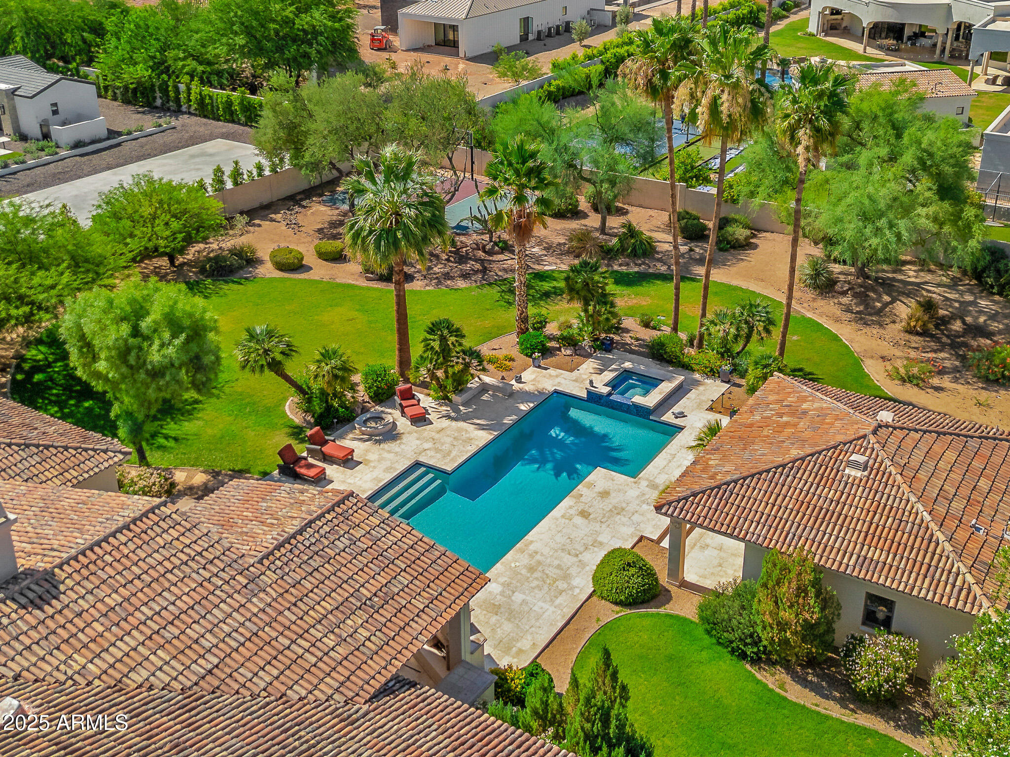 6908 E Hummingbird Lane