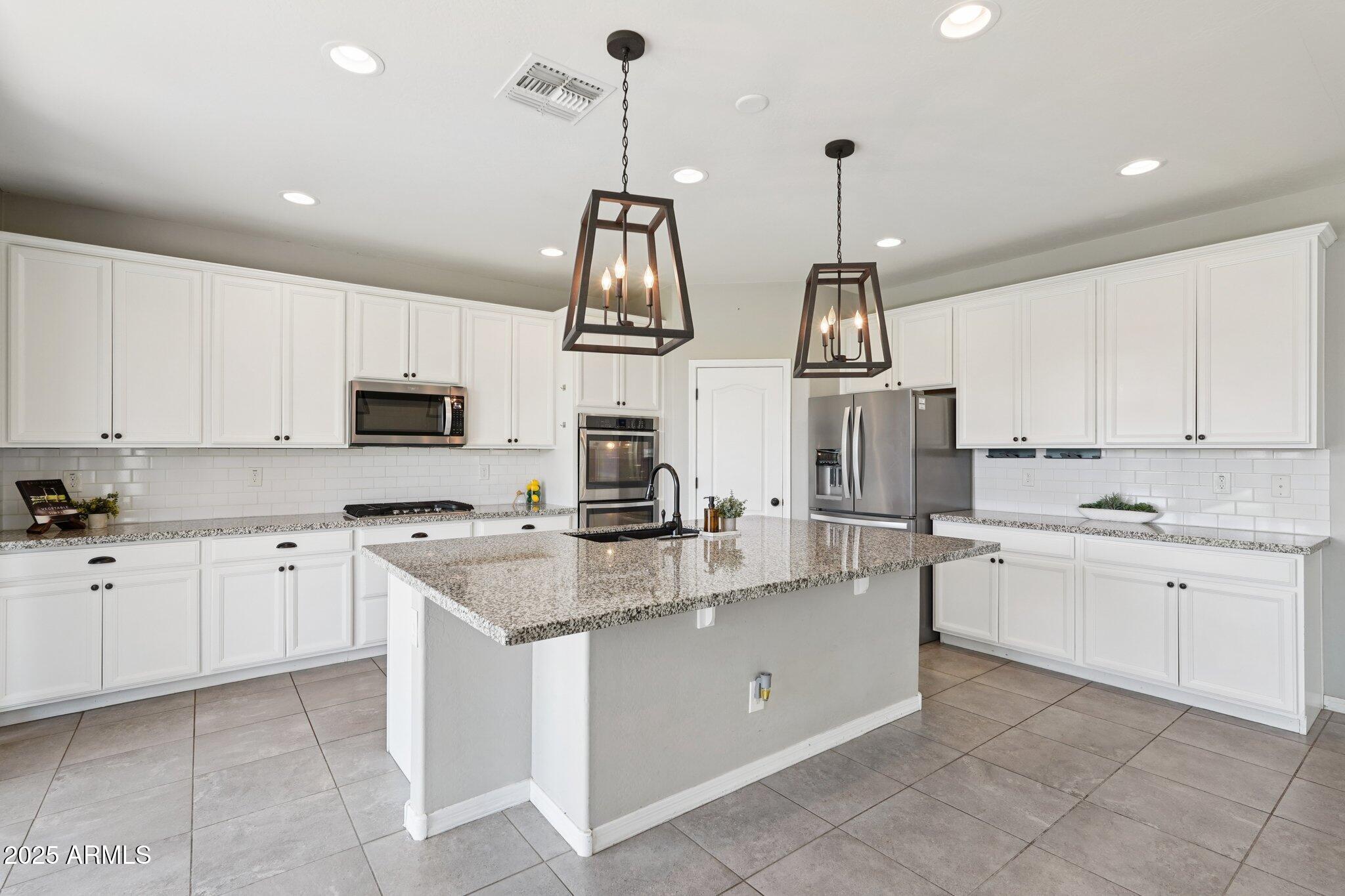 19797 W MONROE Street