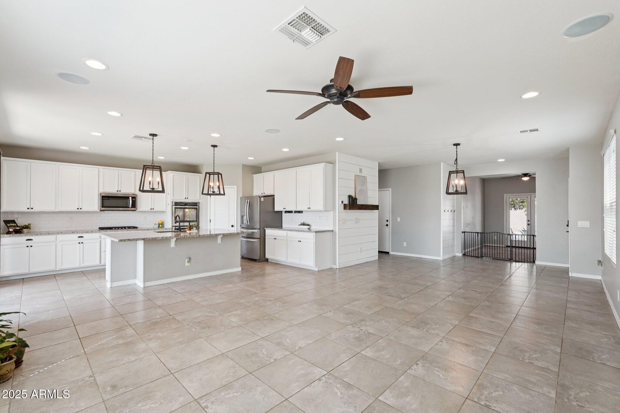 19797 W MONROE Street