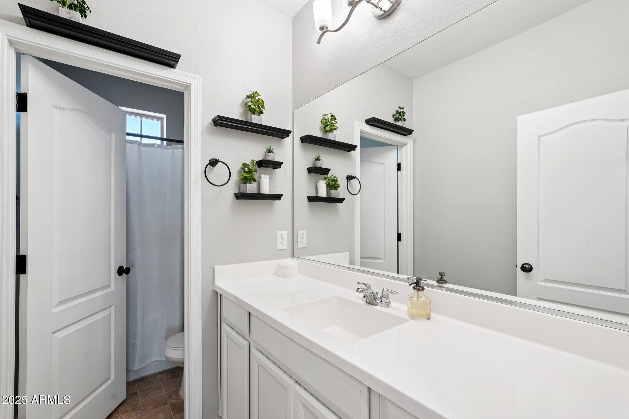 19797 W MONROE Street