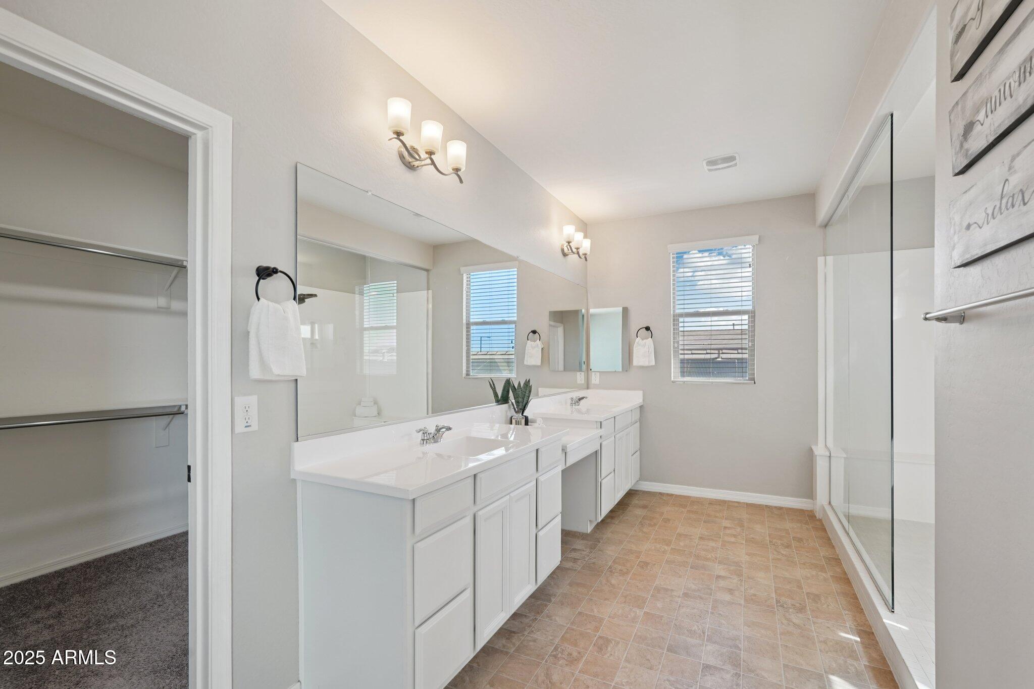 19797 W MONROE Street