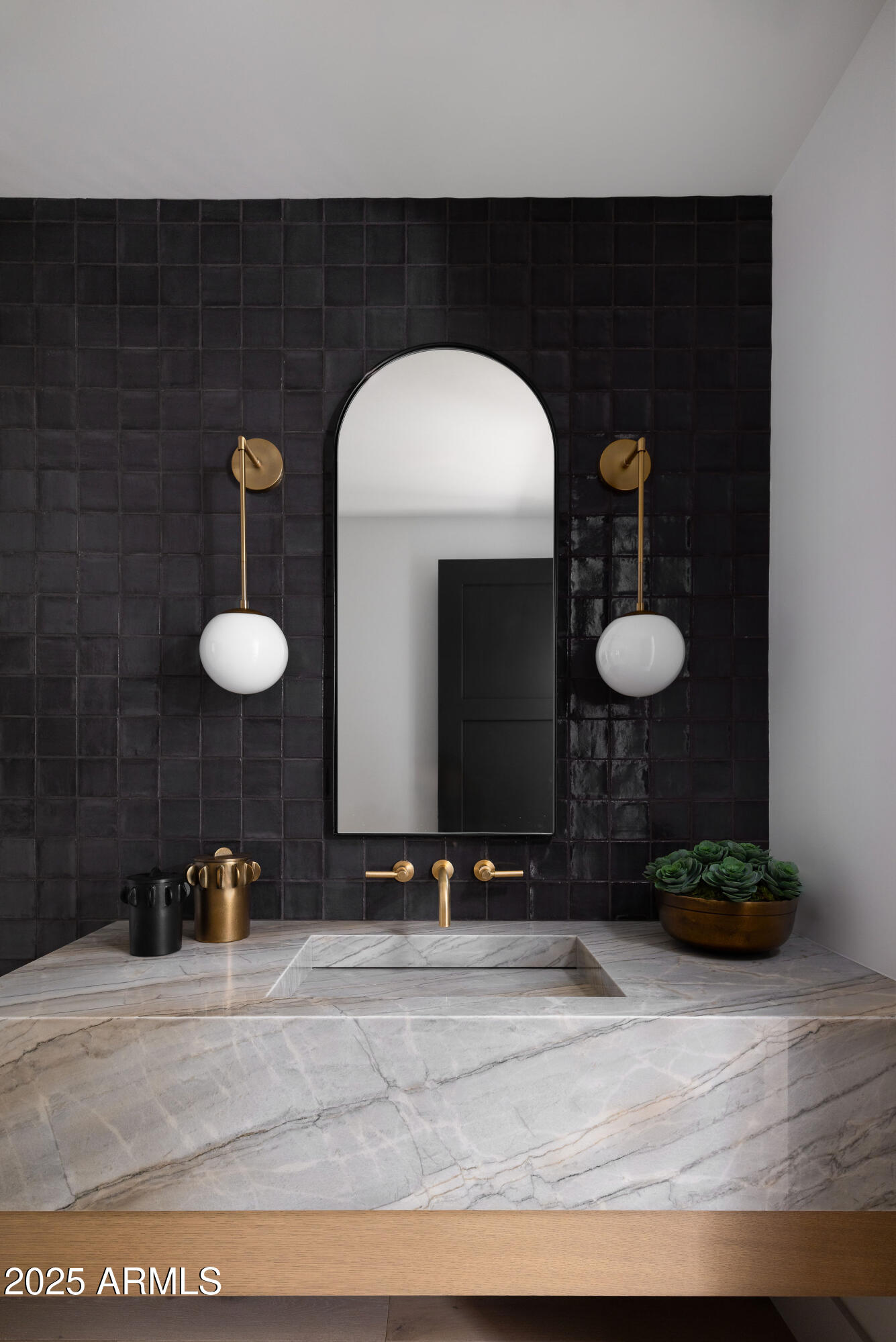 6512 E HUMMINGBIRD Lane