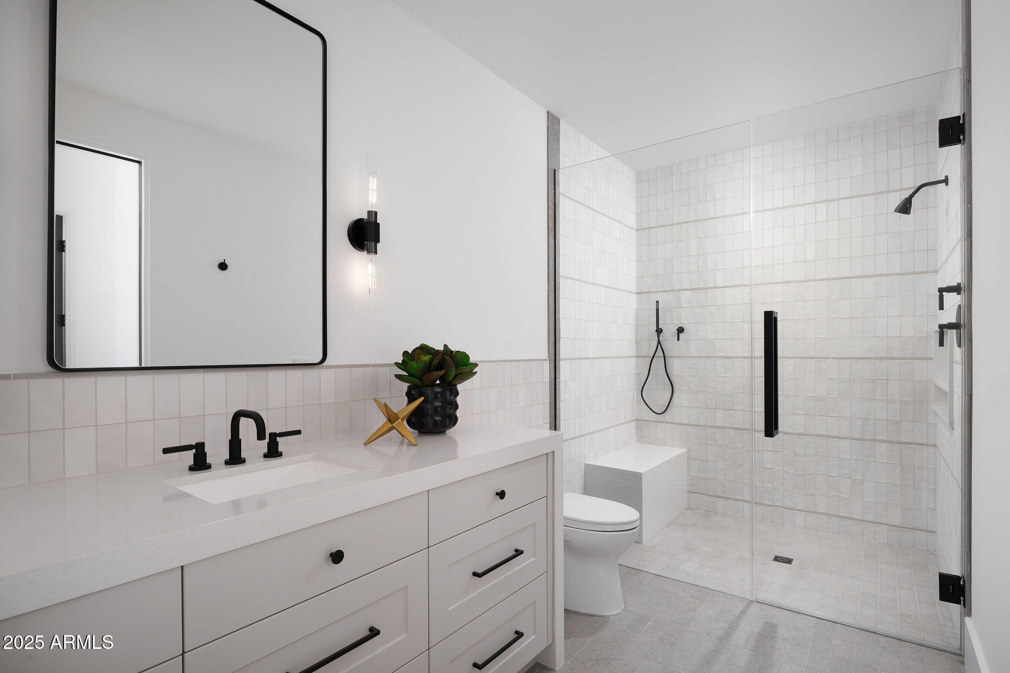 6512 E HUMMINGBIRD Lane