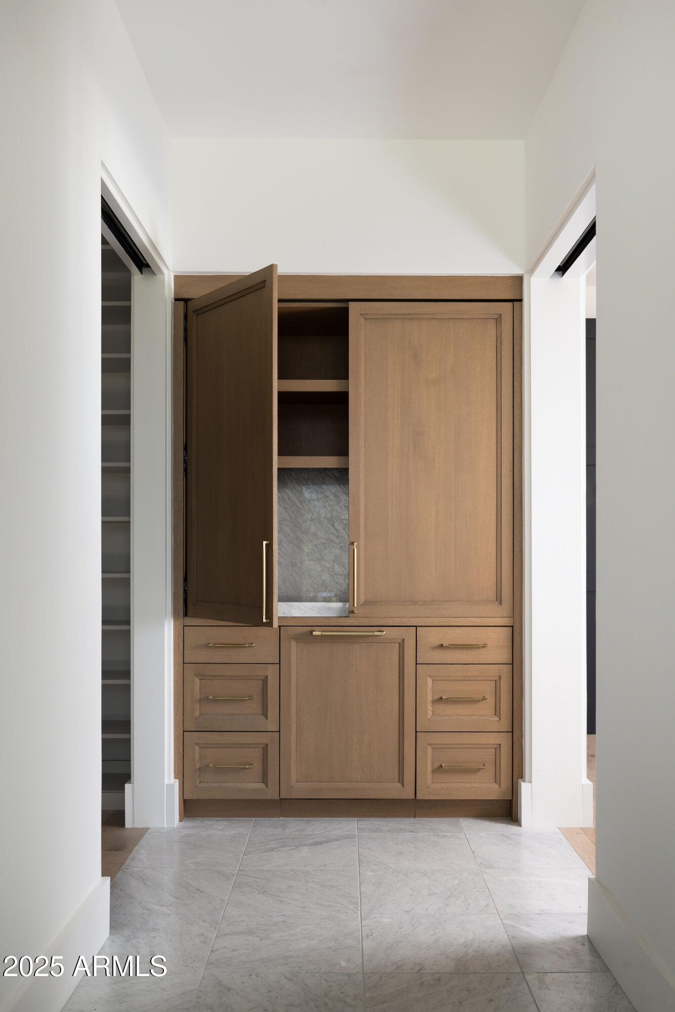 6512 E HUMMINGBIRD Lane