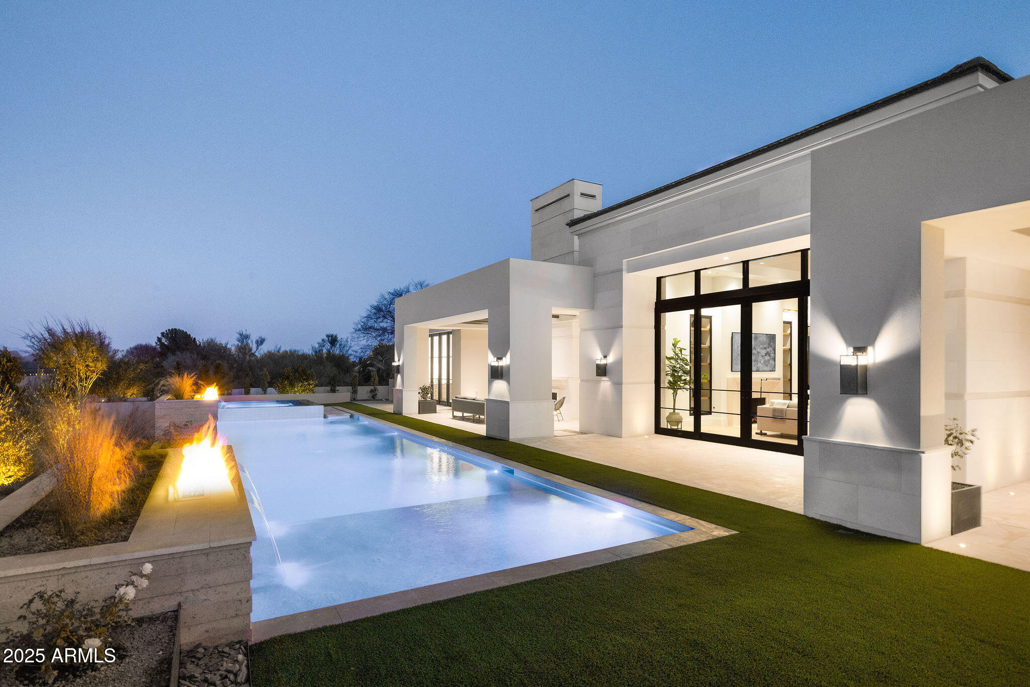 6512 E HUMMINGBIRD Lane