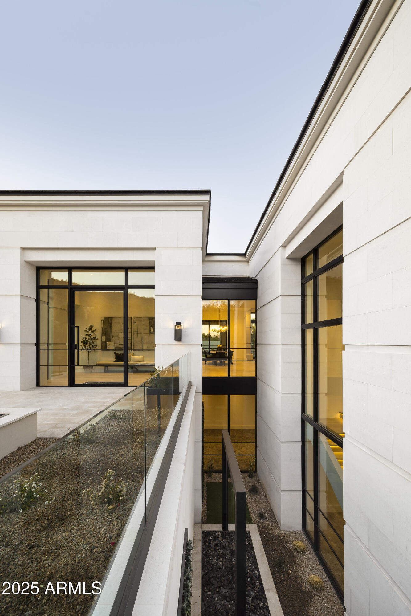 6512 E HUMMINGBIRD Lane