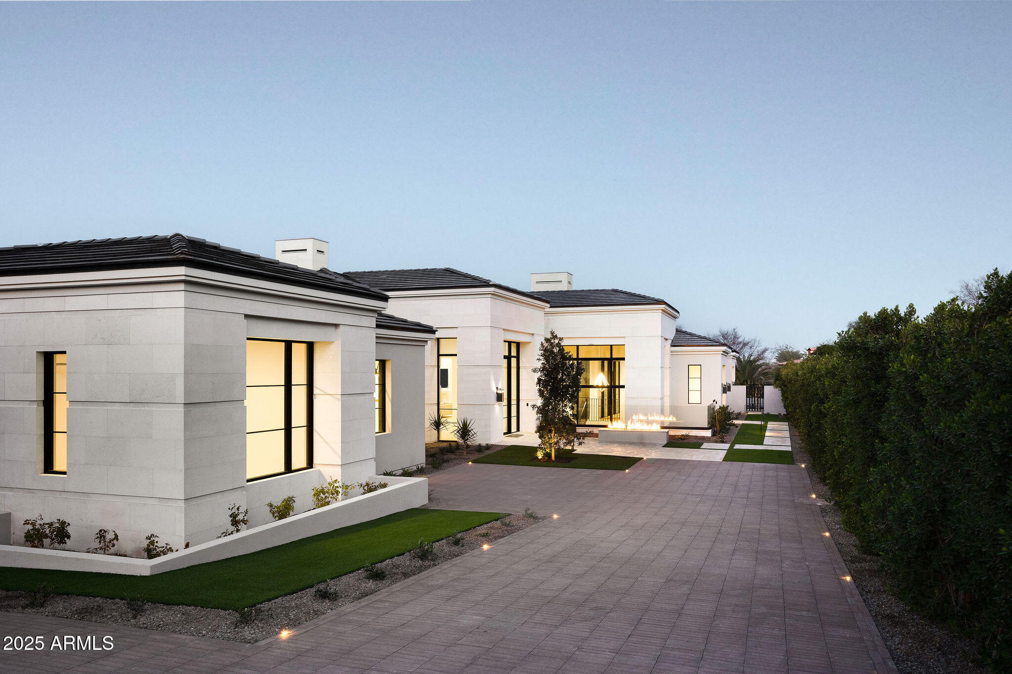 6512 E HUMMINGBIRD Lane