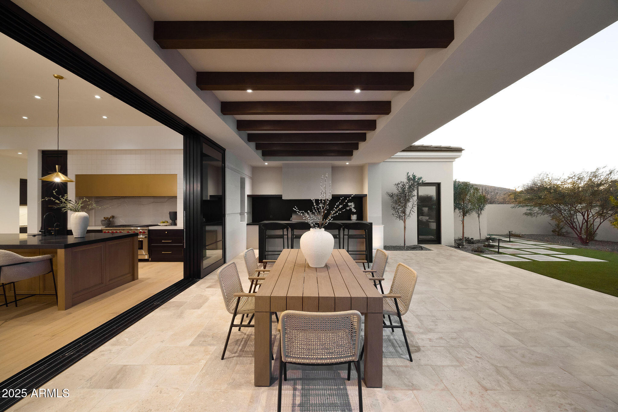 6512 E HUMMINGBIRD Lane