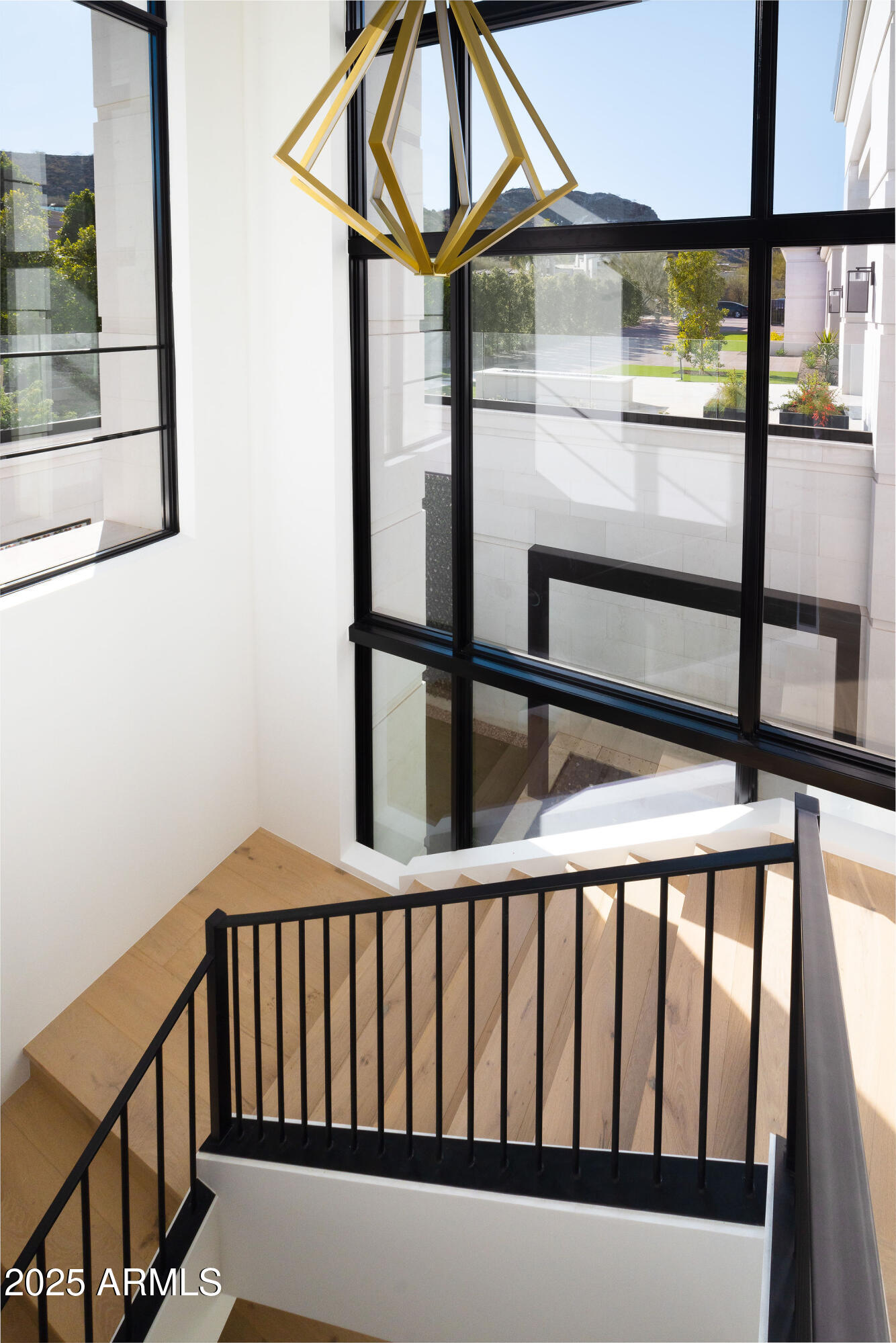 6512 E HUMMINGBIRD Lane