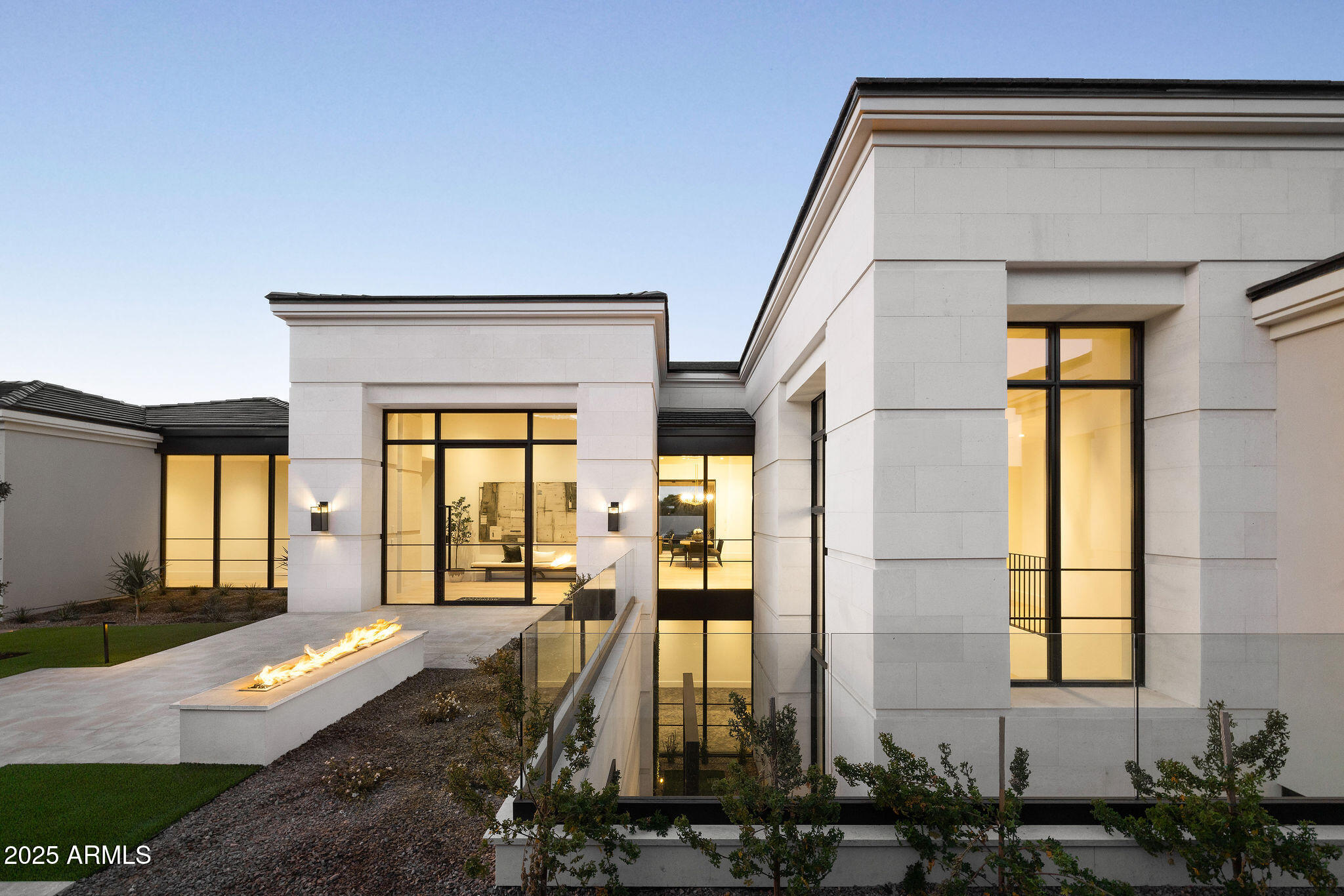 6512 E HUMMINGBIRD Lane