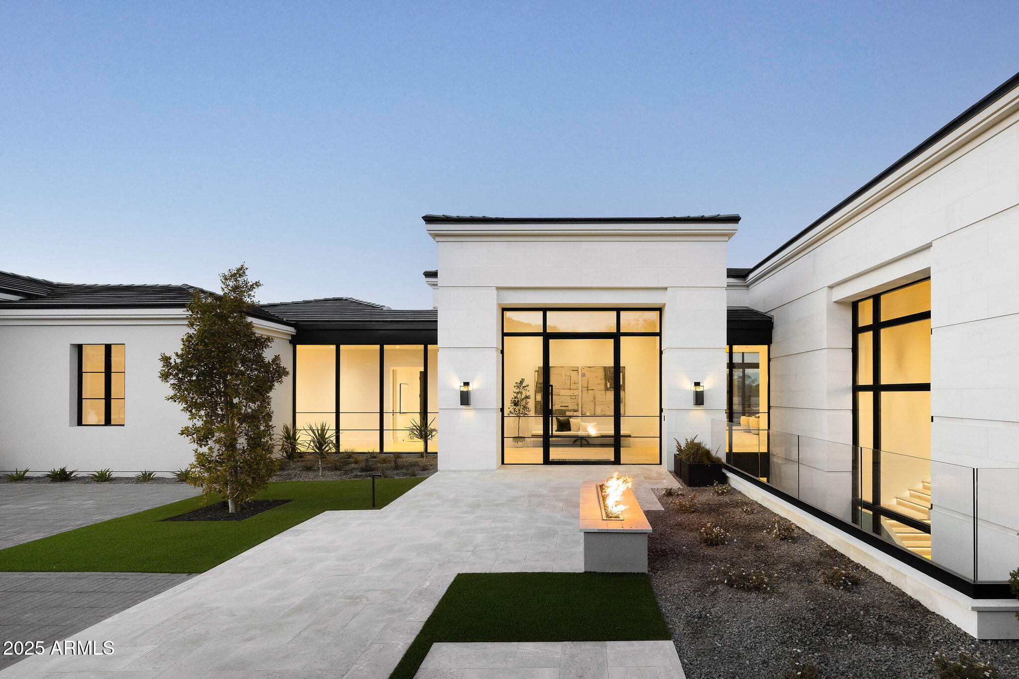 6512 E HUMMINGBIRD Lane