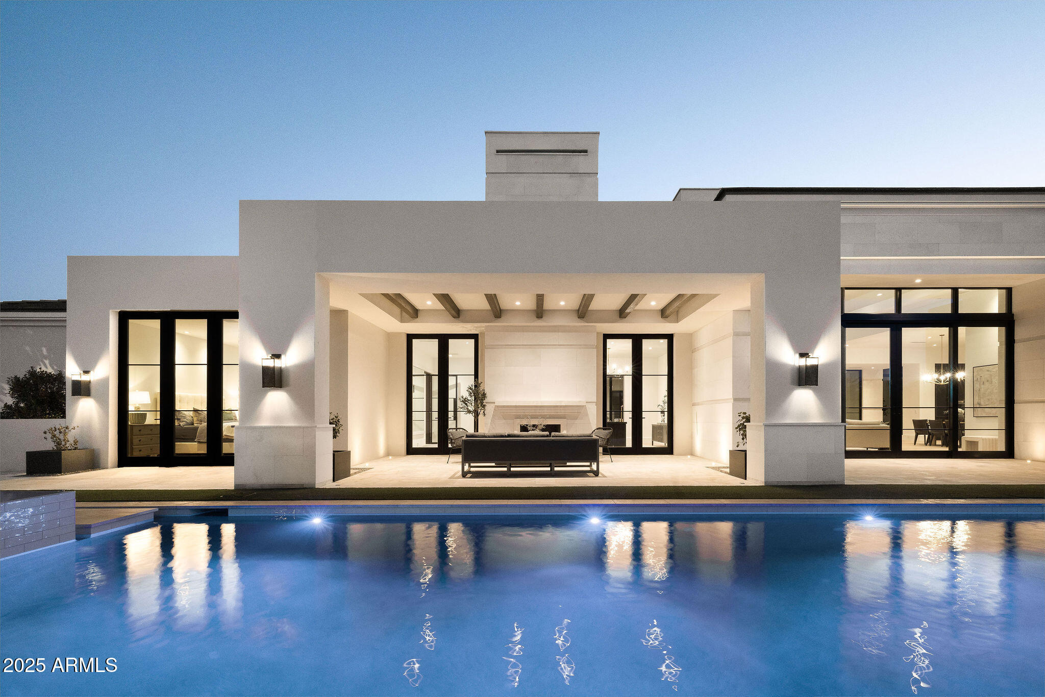 6512 E HUMMINGBIRD Lane