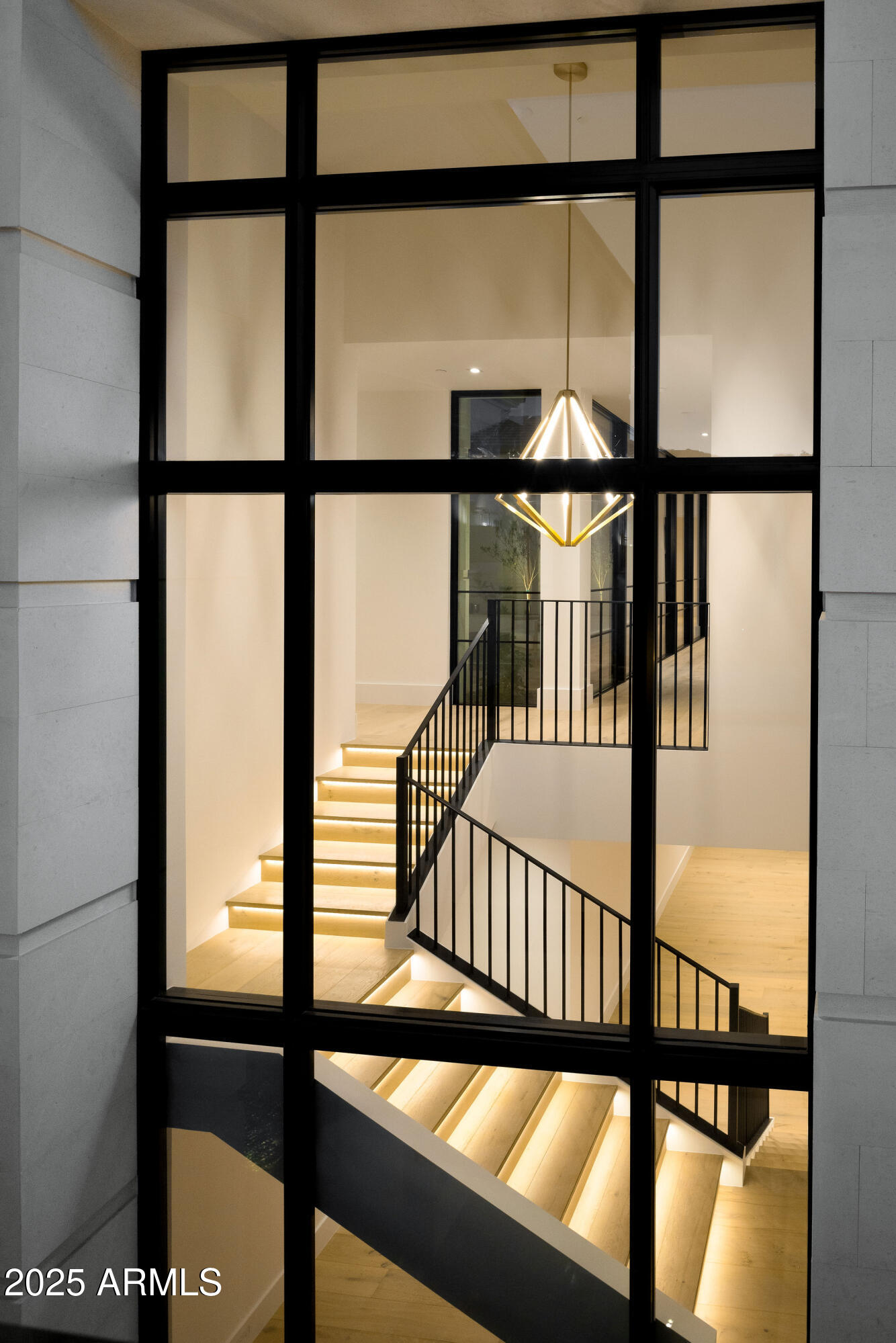 6512 E HUMMINGBIRD Lane