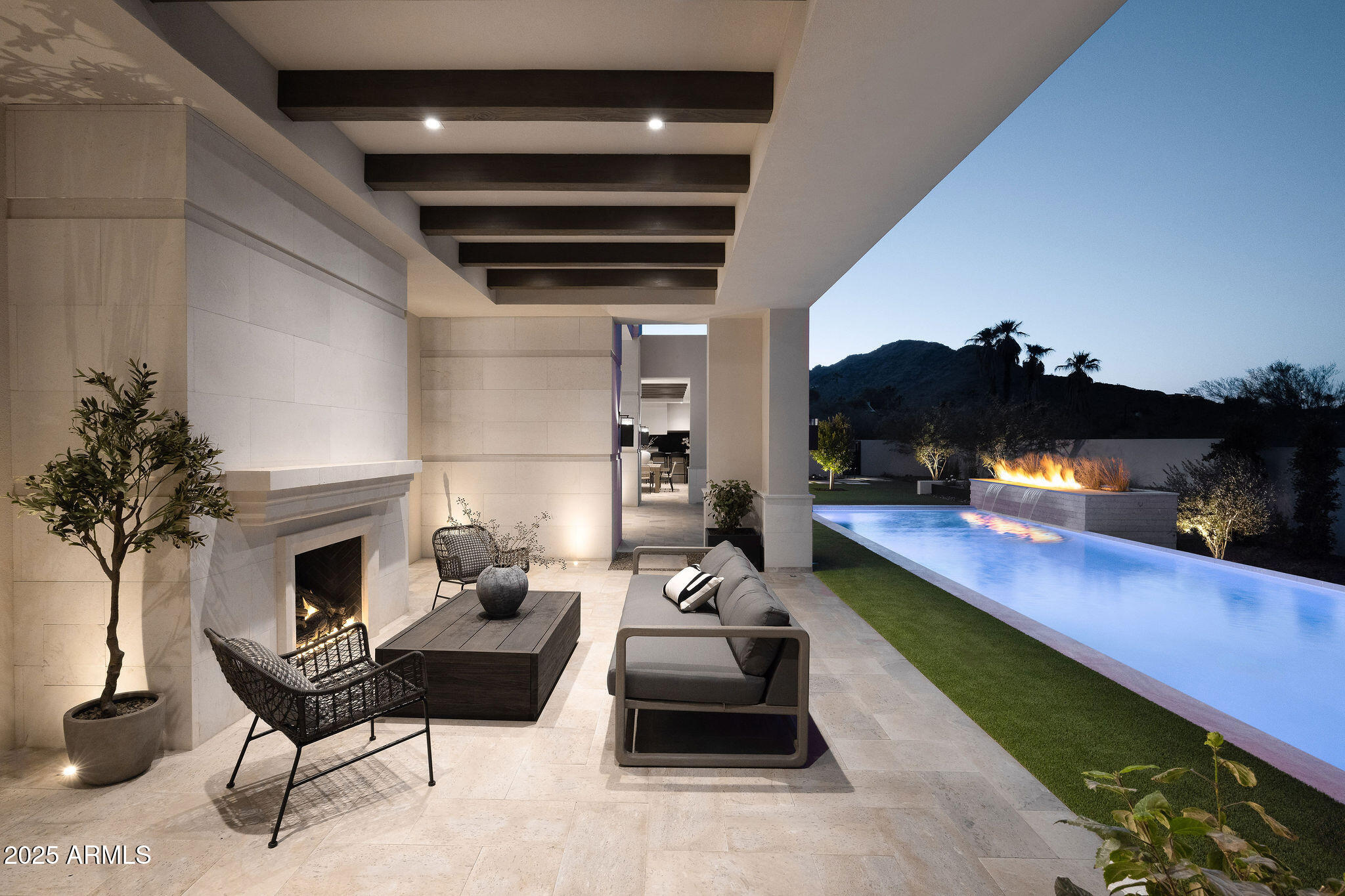 6512 E HUMMINGBIRD Lane