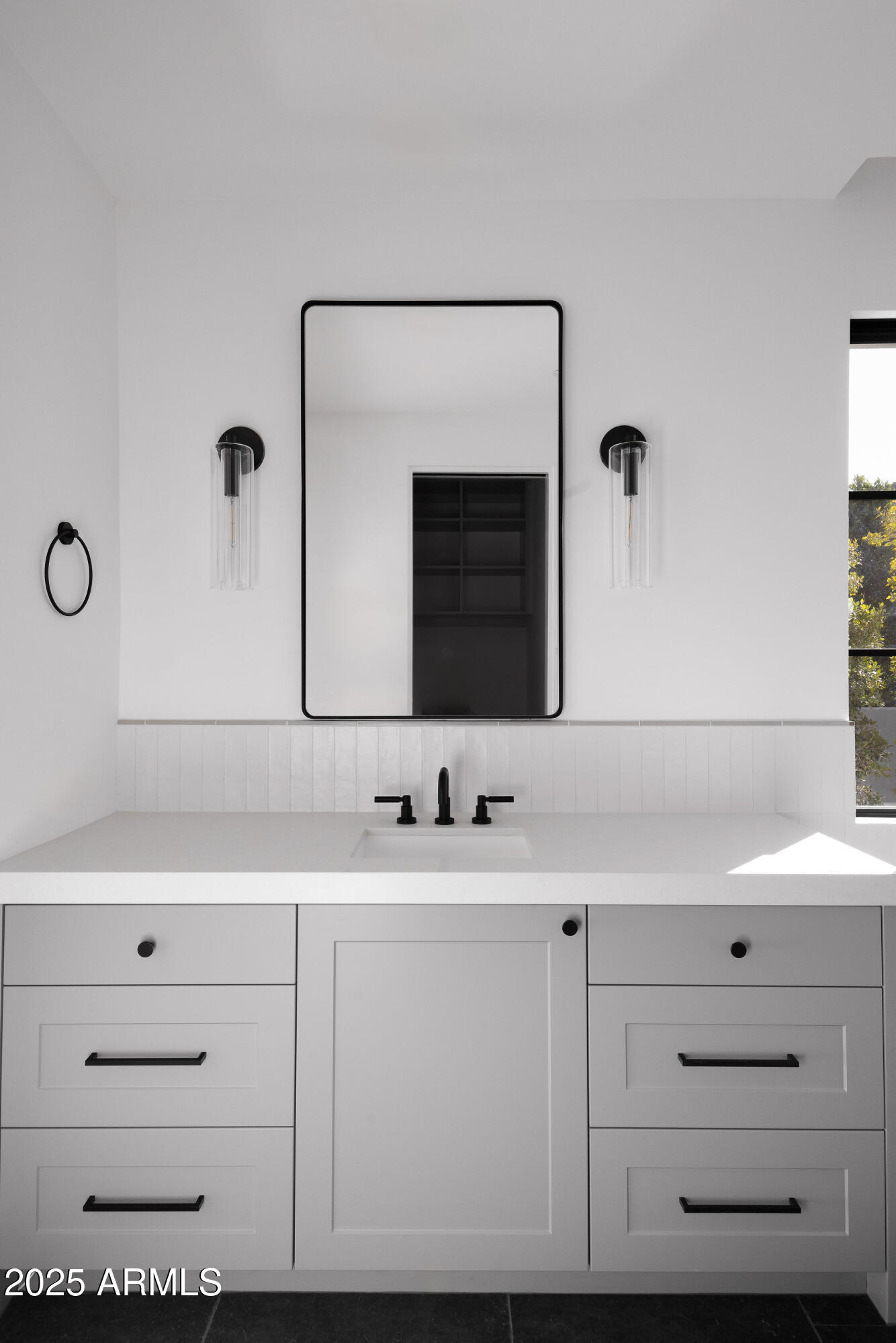 6512 E HUMMINGBIRD Lane