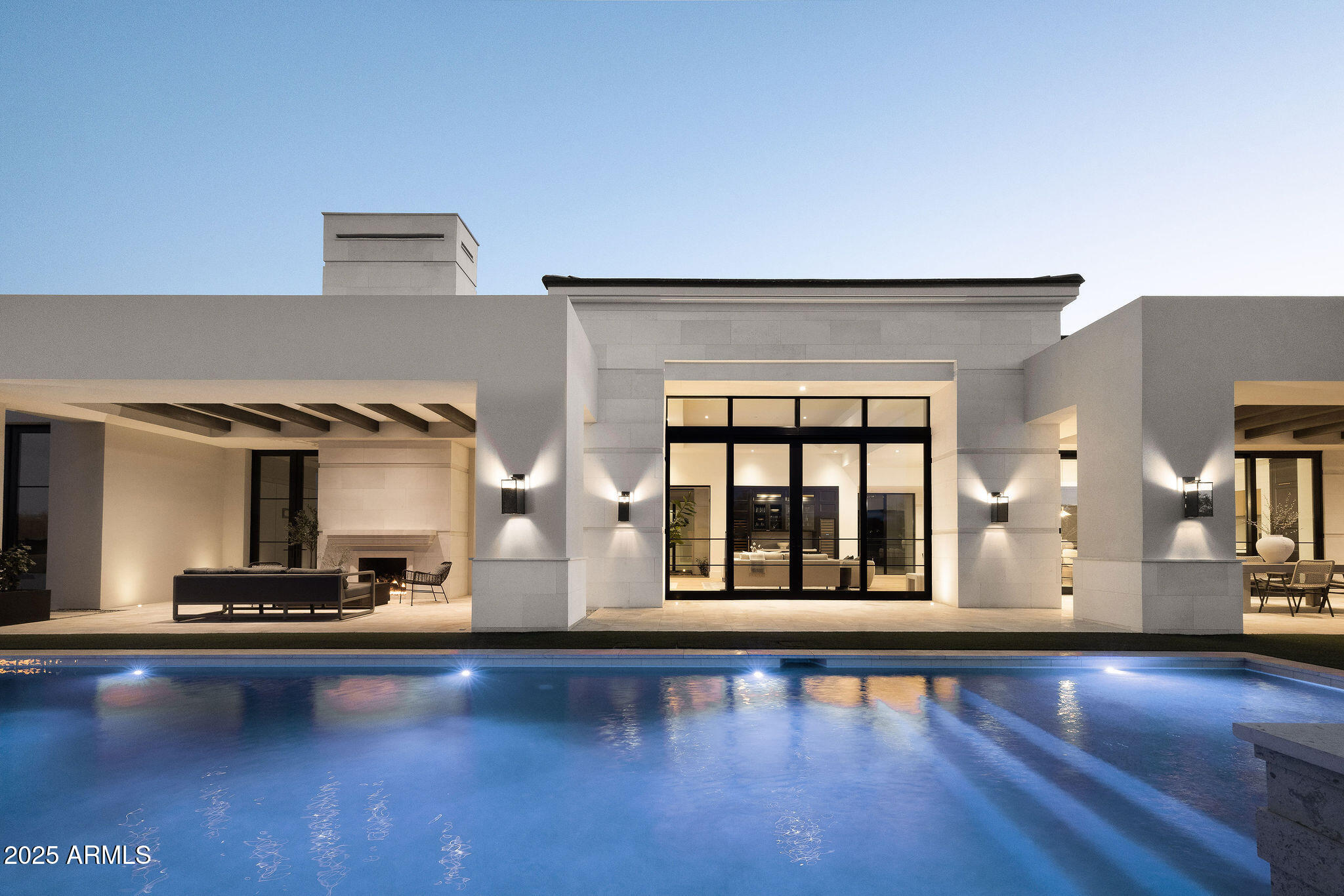 6512 E HUMMINGBIRD Lane