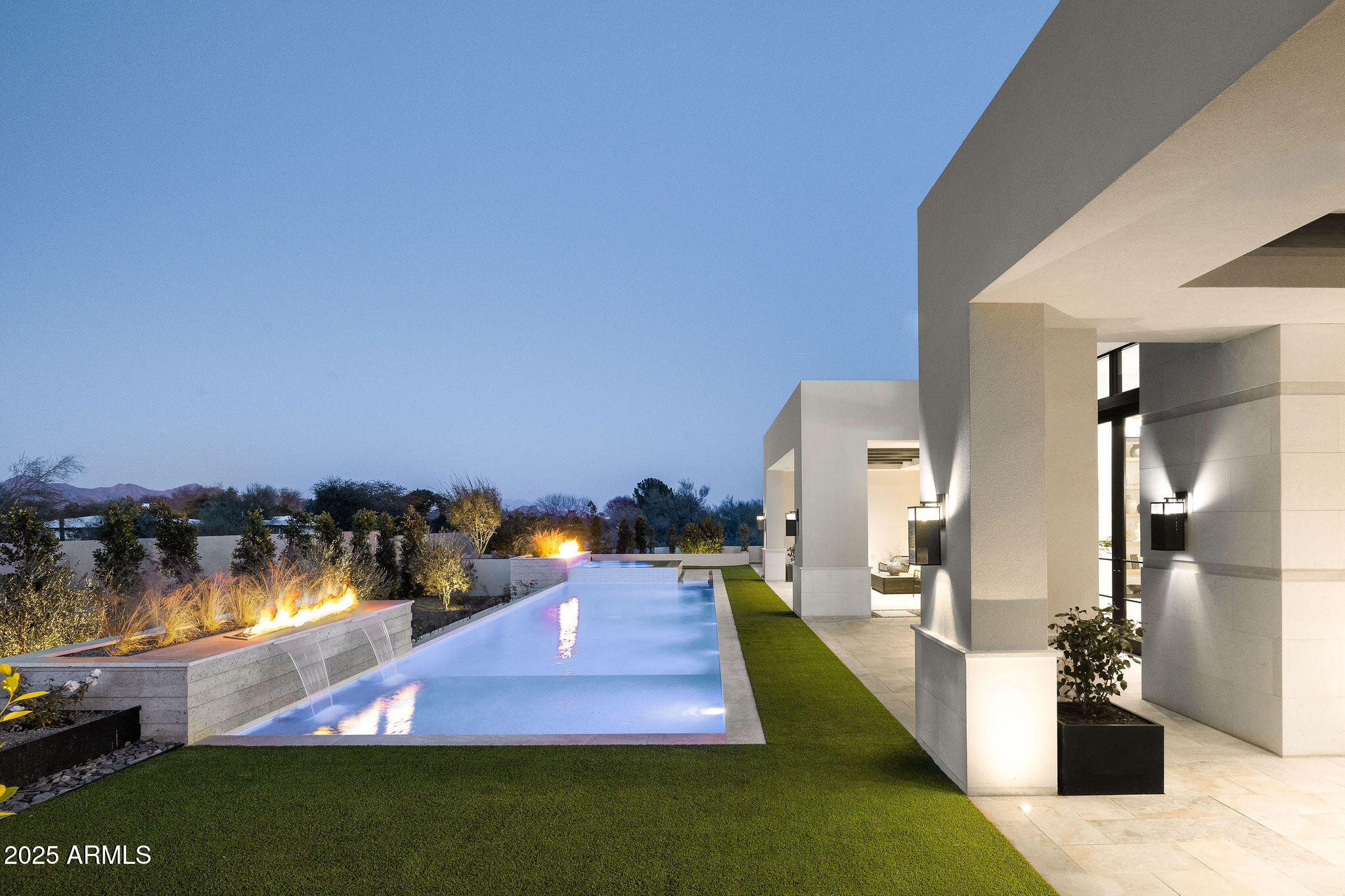 6512 E HUMMINGBIRD Lane