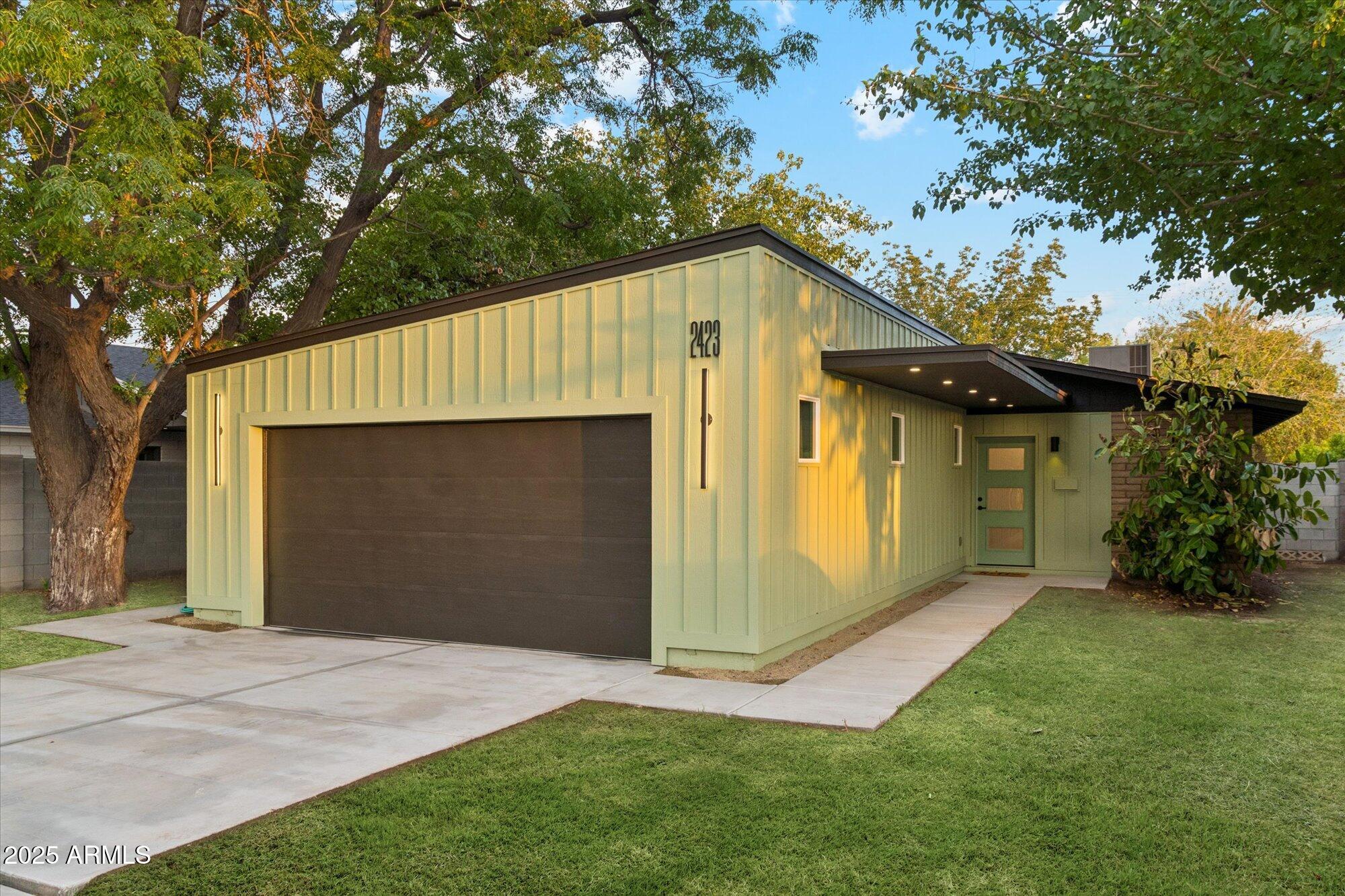 2423 E Flower Street