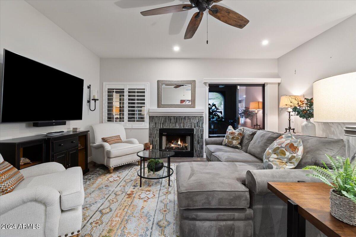 15050 N THOMPSON PEAK Parkway, 1040