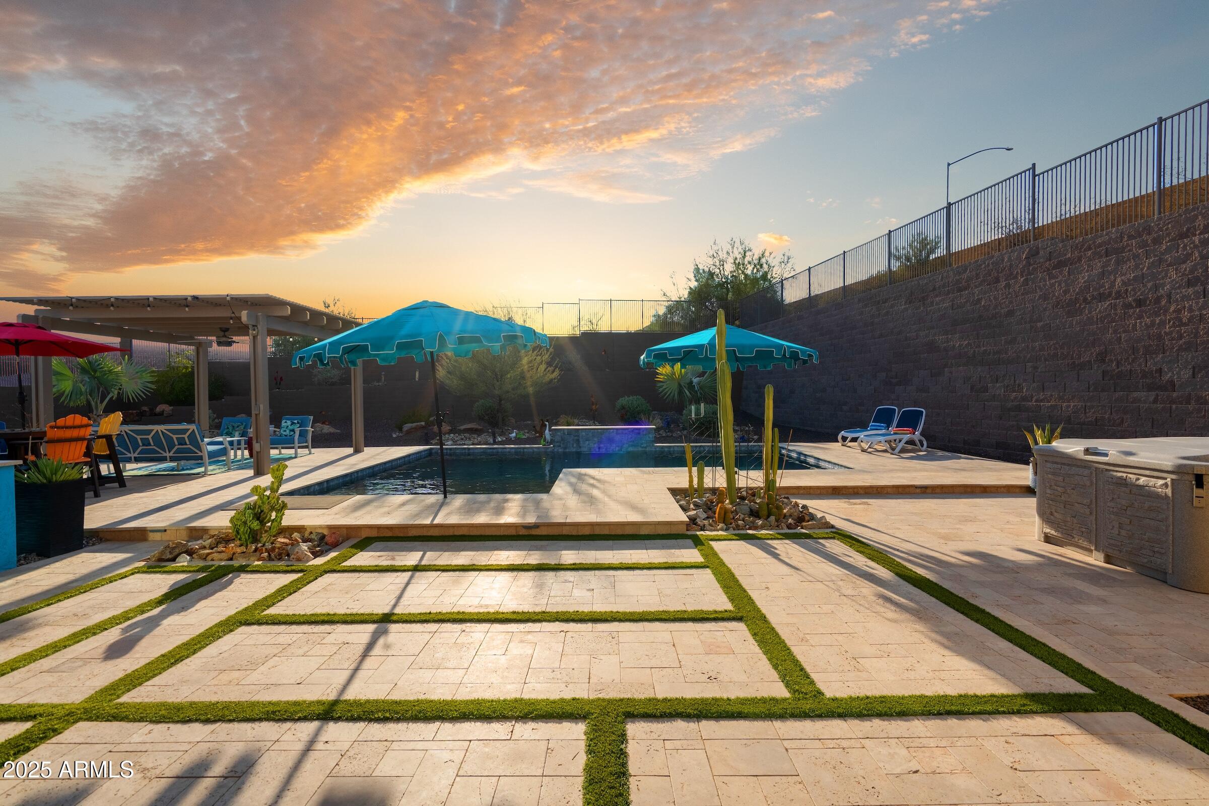 8528 W FALLEN LEAF Lane