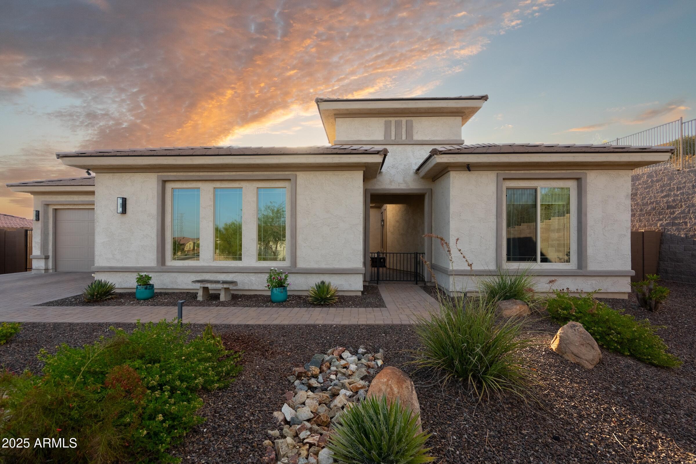 8528 W FALLEN LEAF Lane