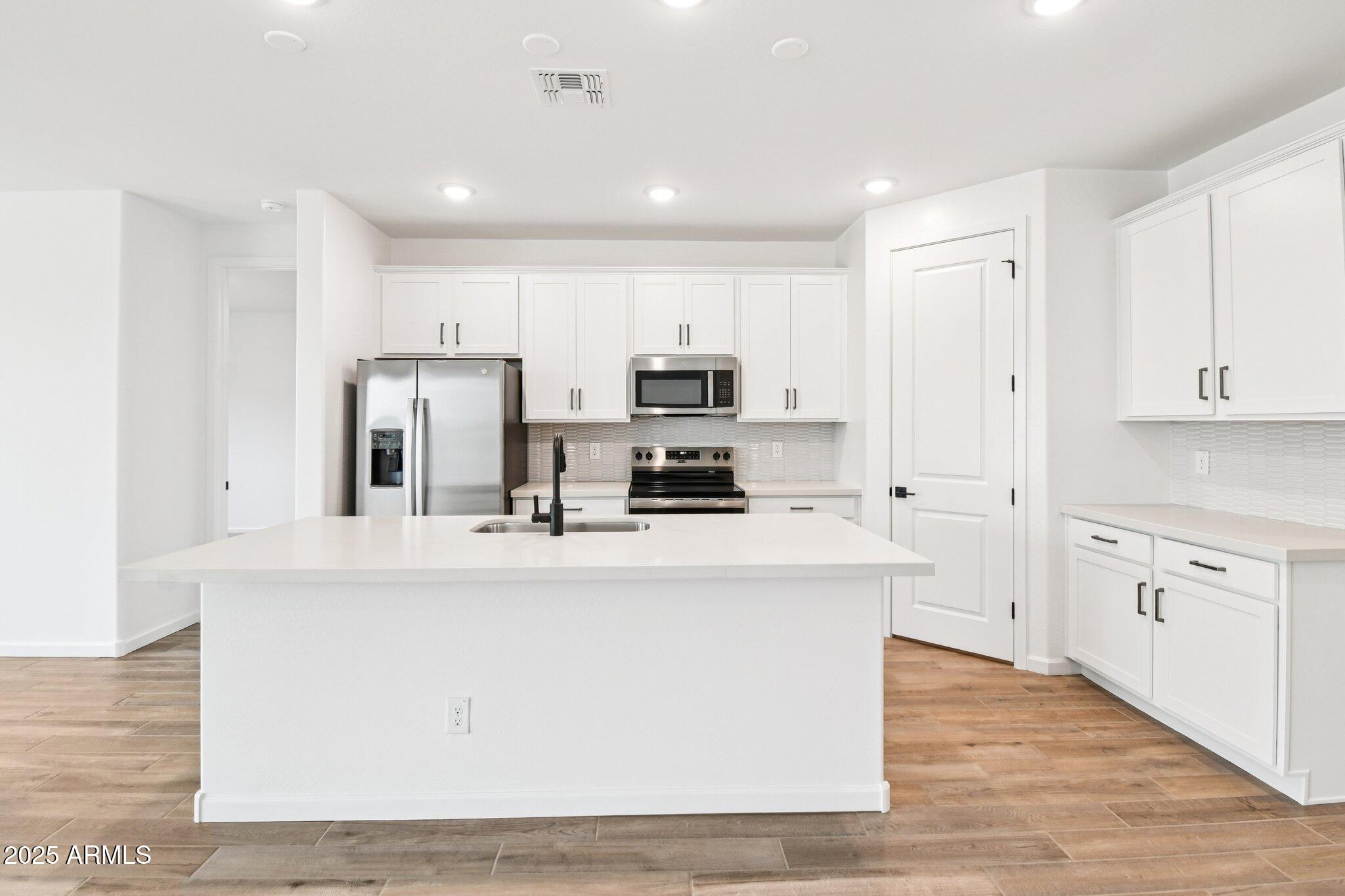 15792 W BERYL Avenue