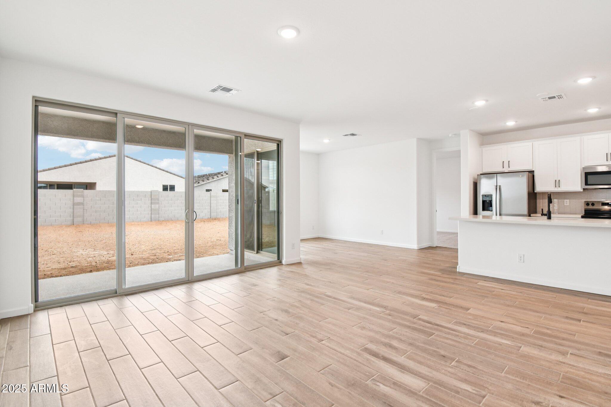 15792 W BERYL Avenue