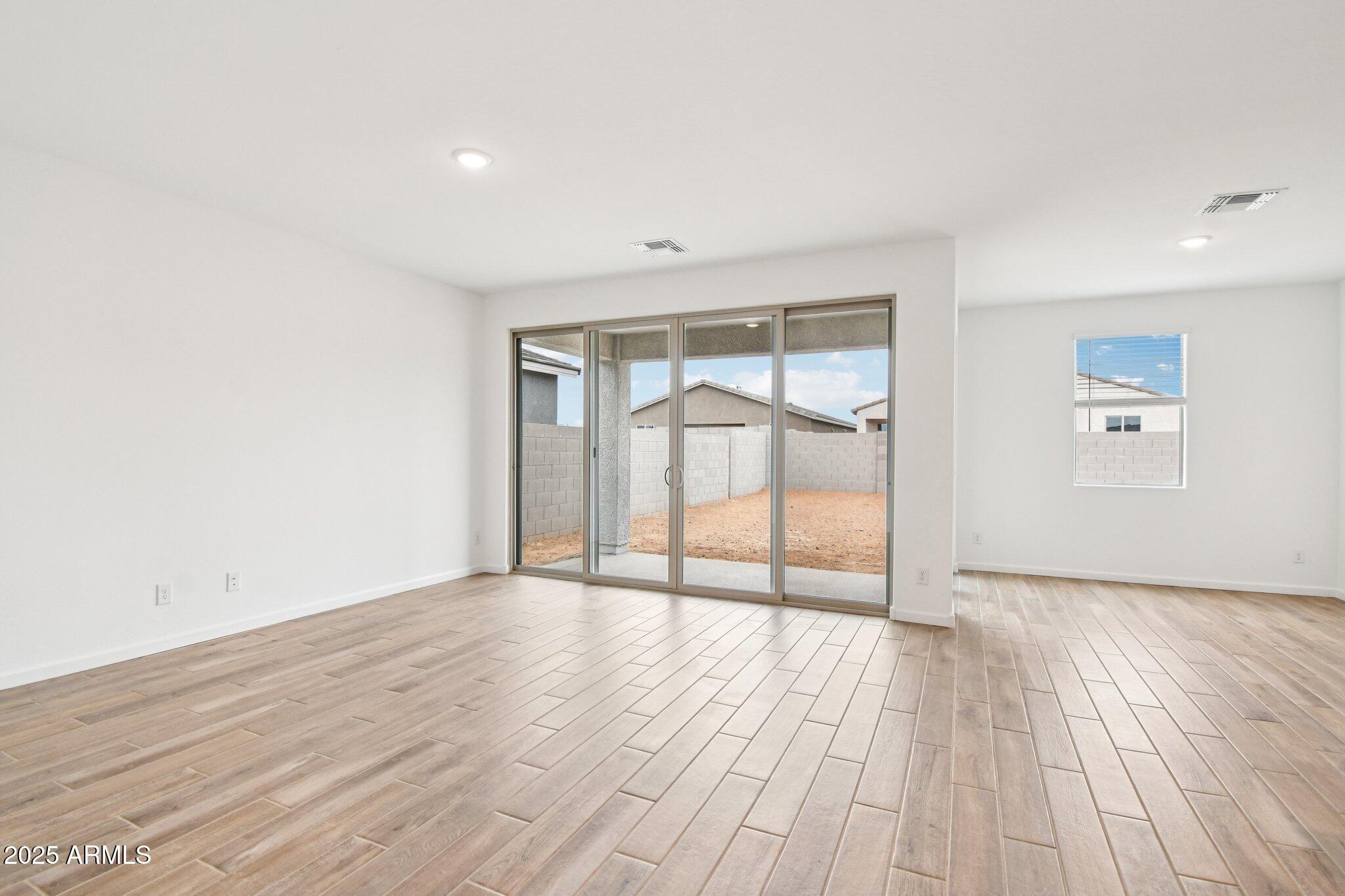 15792 W BERYL Avenue