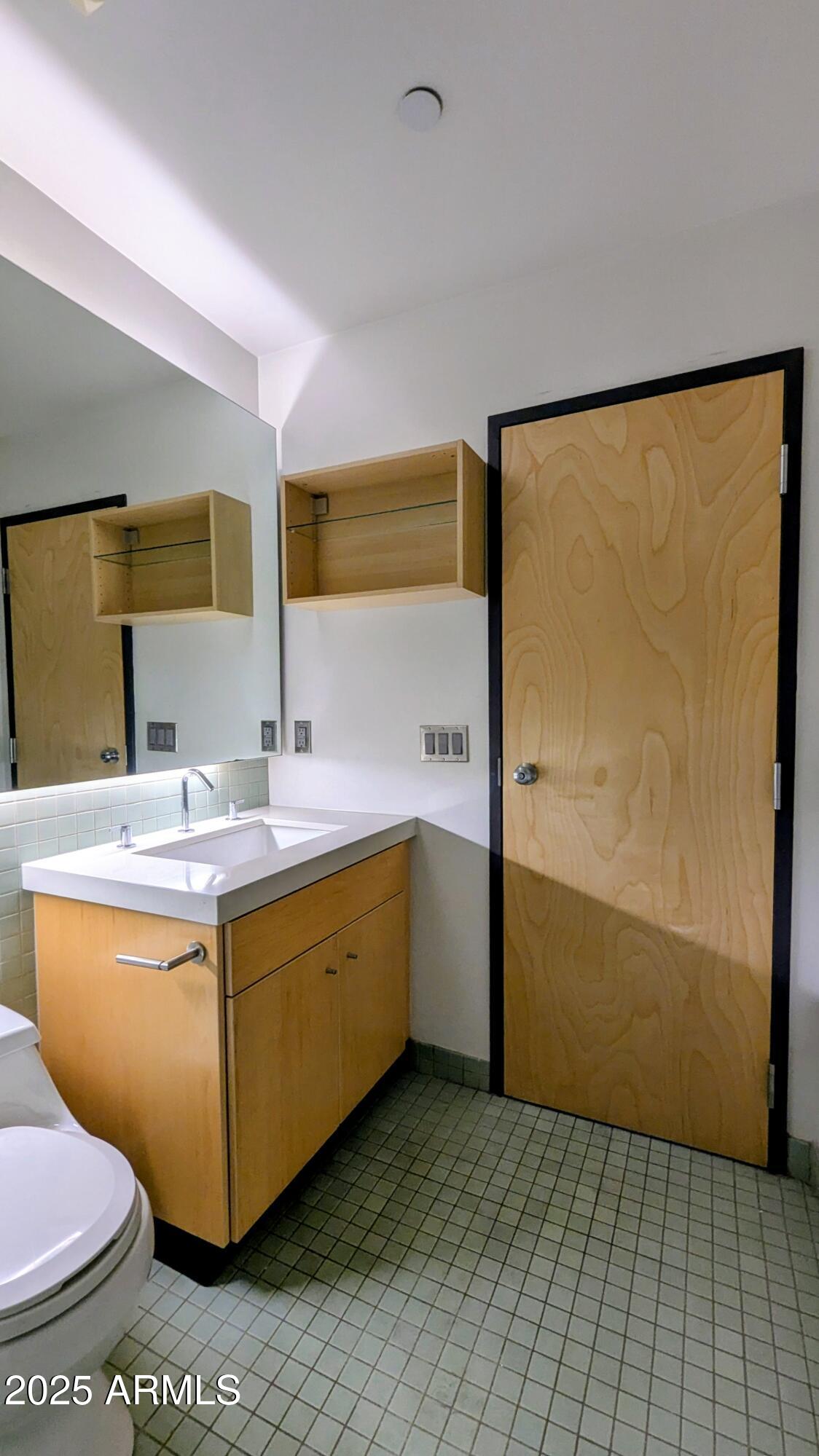 525 E WILLETTA Street, 8