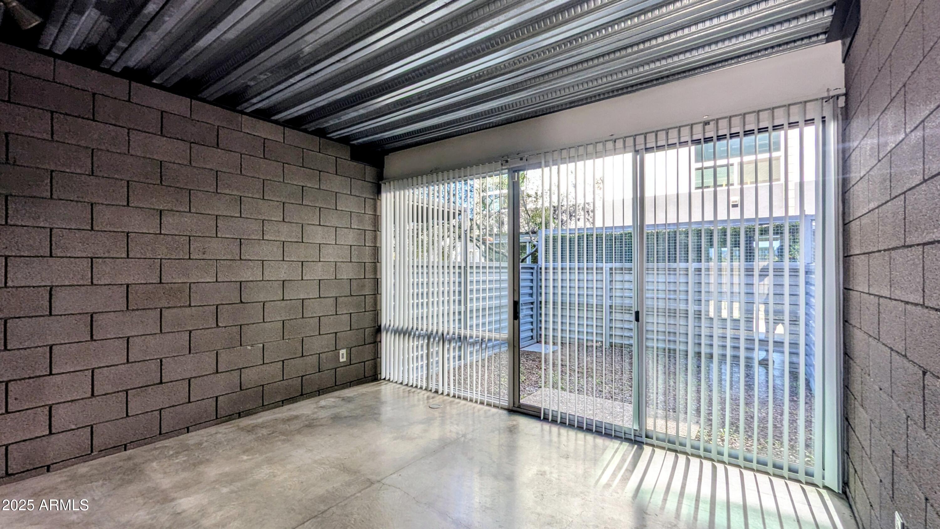 525 E WILLETTA Street, 8