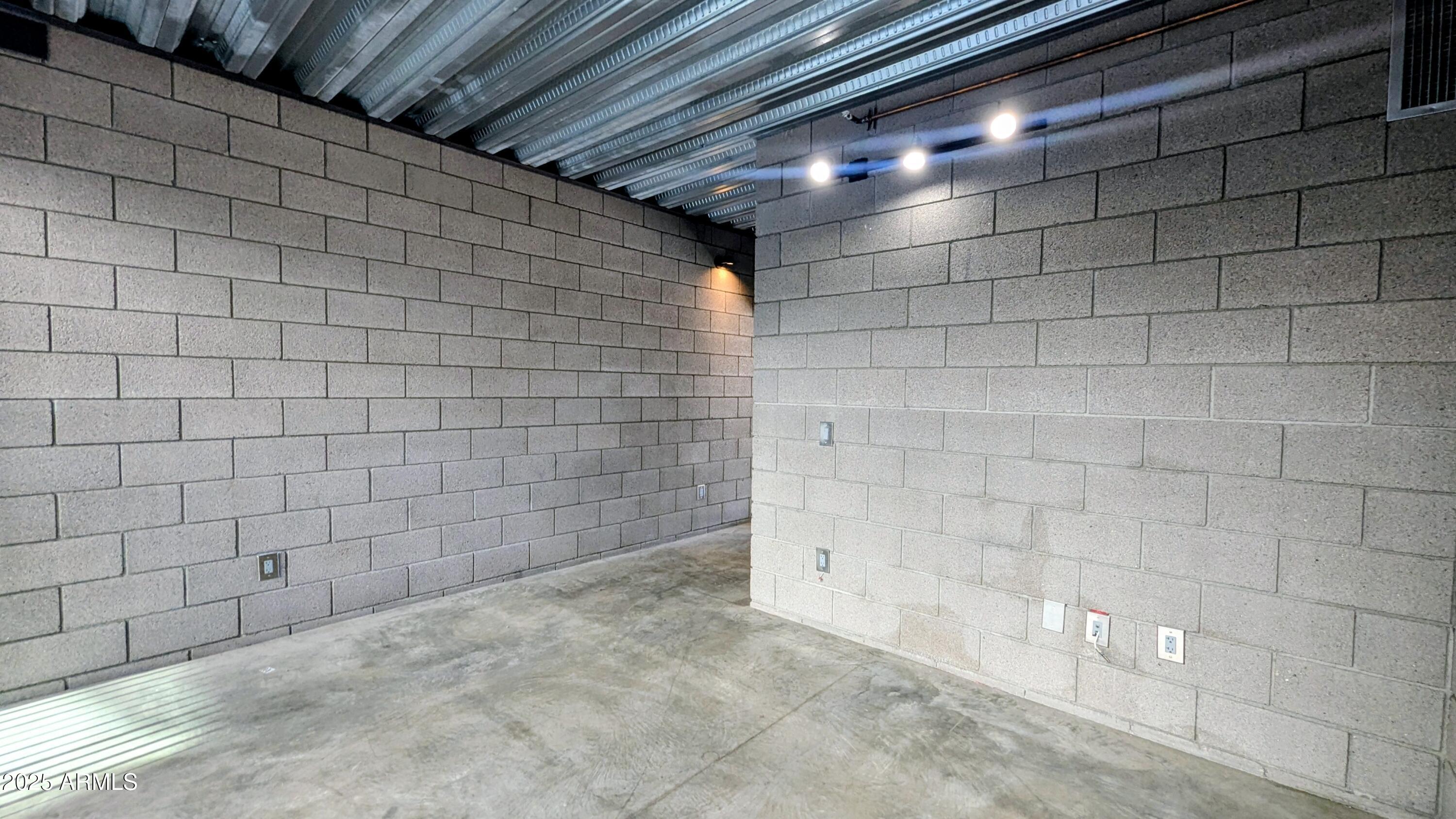 525 E WILLETTA Street, 8