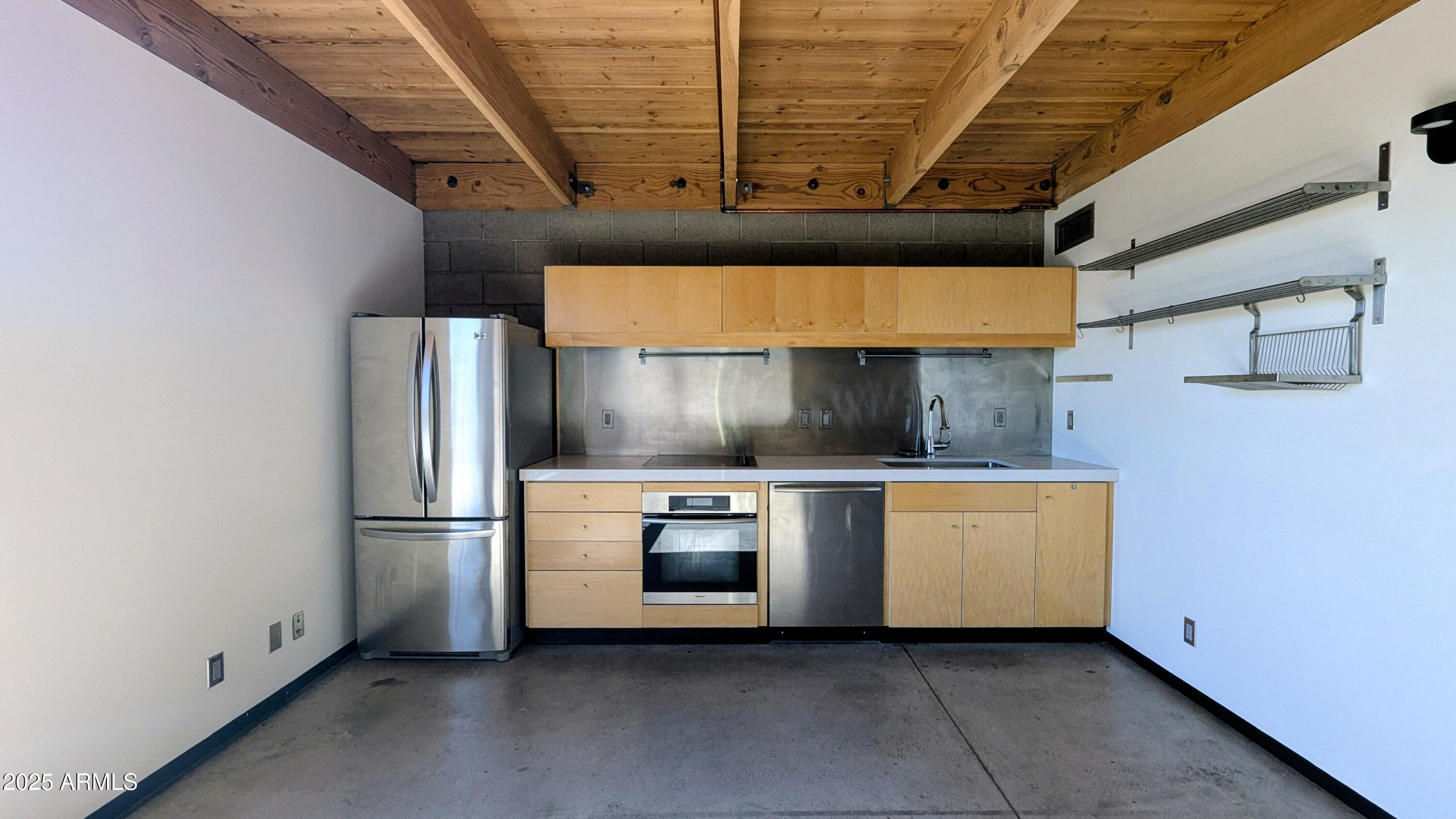 525 E WILLETTA Street, 8