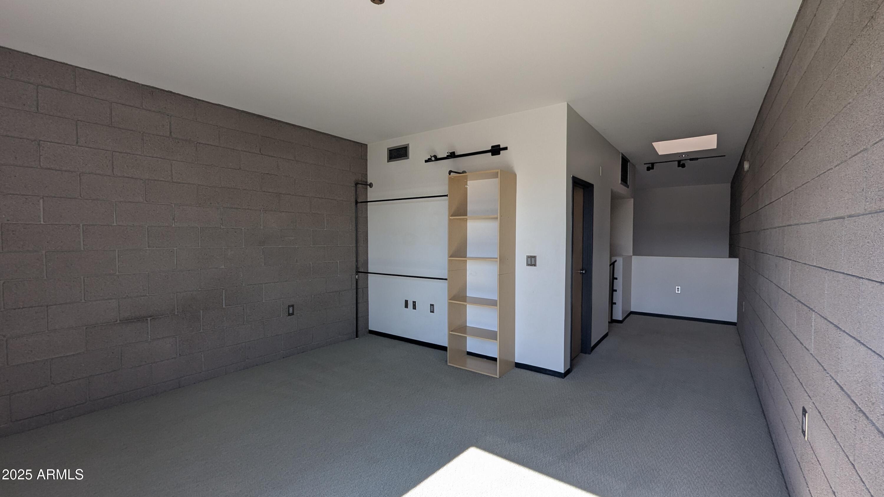 525 E WILLETTA Street, 8