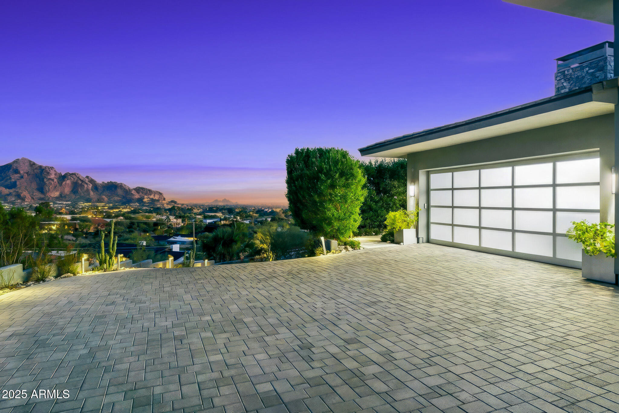 6850 N 39TH Place