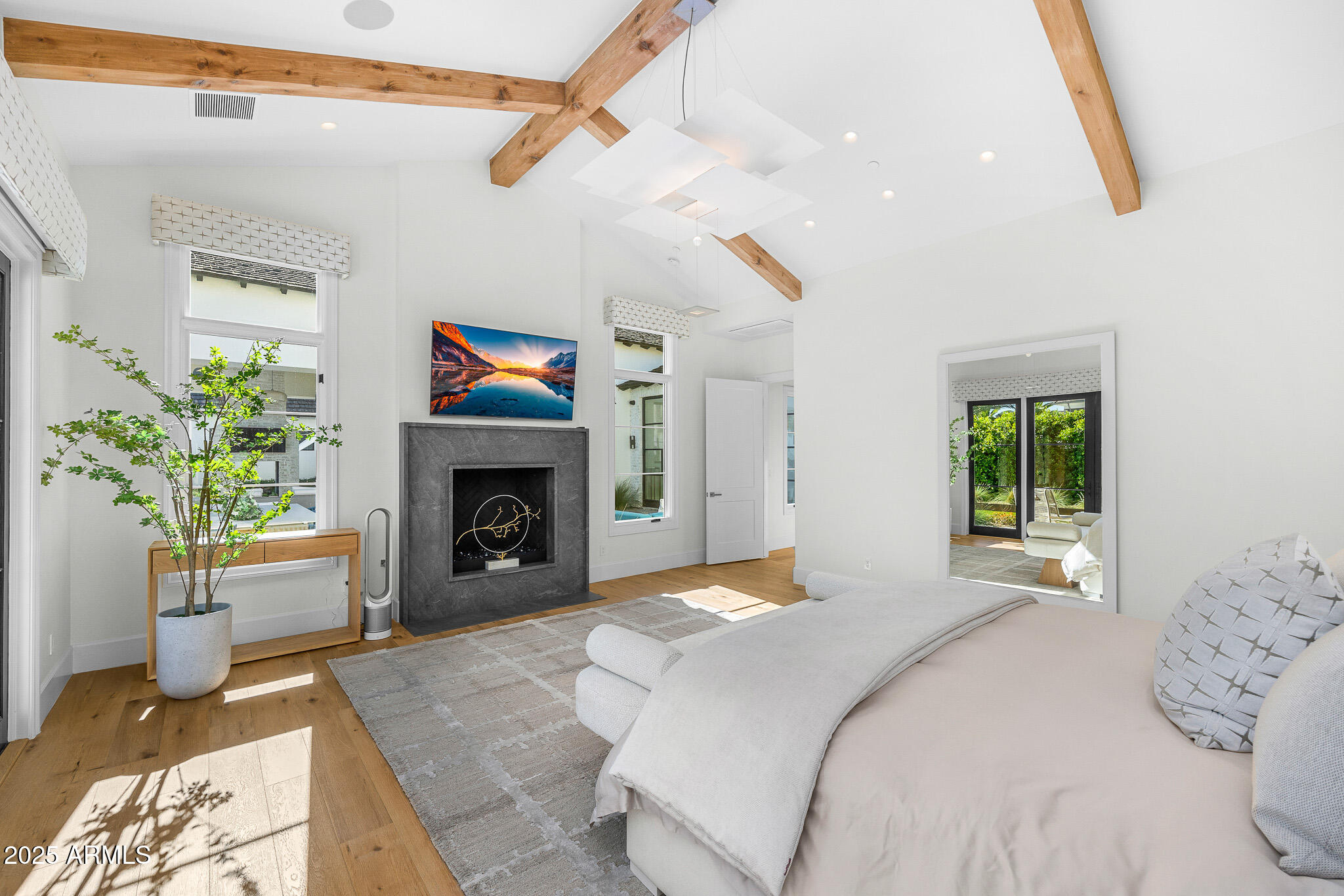 6235 E MONTECITO Avenue