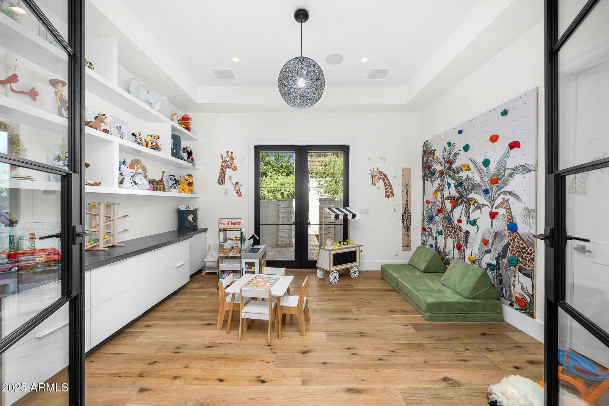 6235 E MONTECITO Avenue