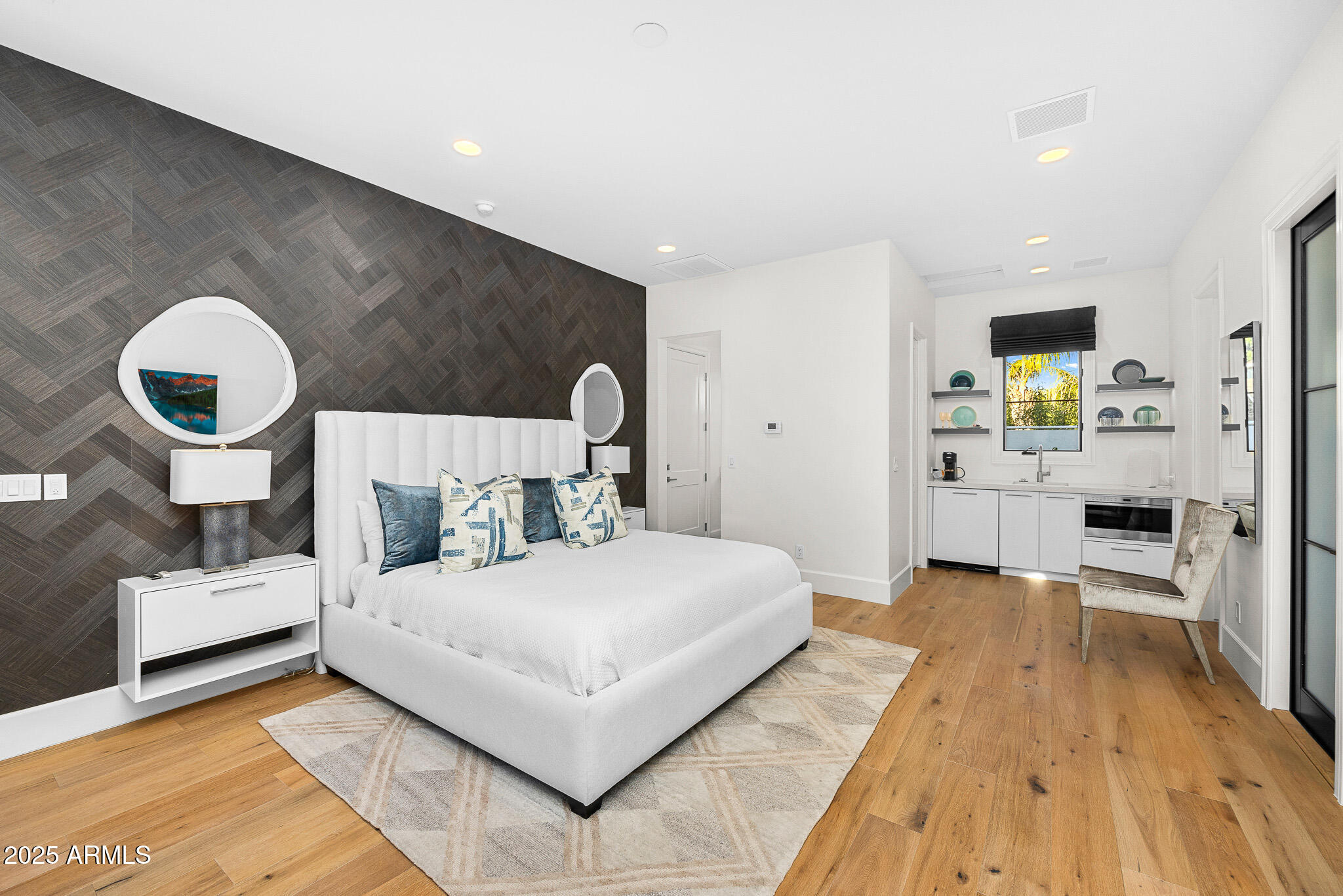 6235 E MONTECITO Avenue