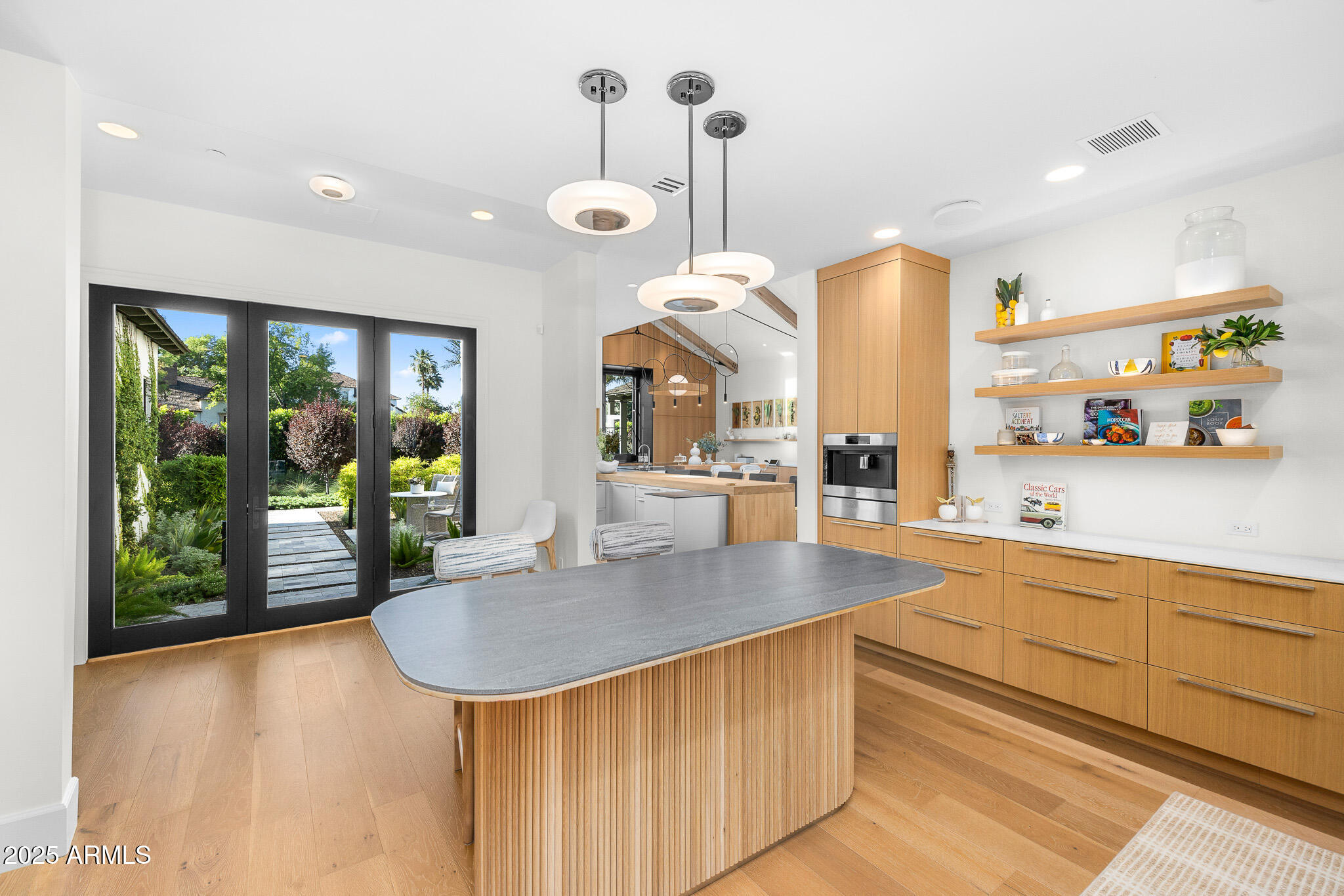 6235 E MONTECITO Avenue