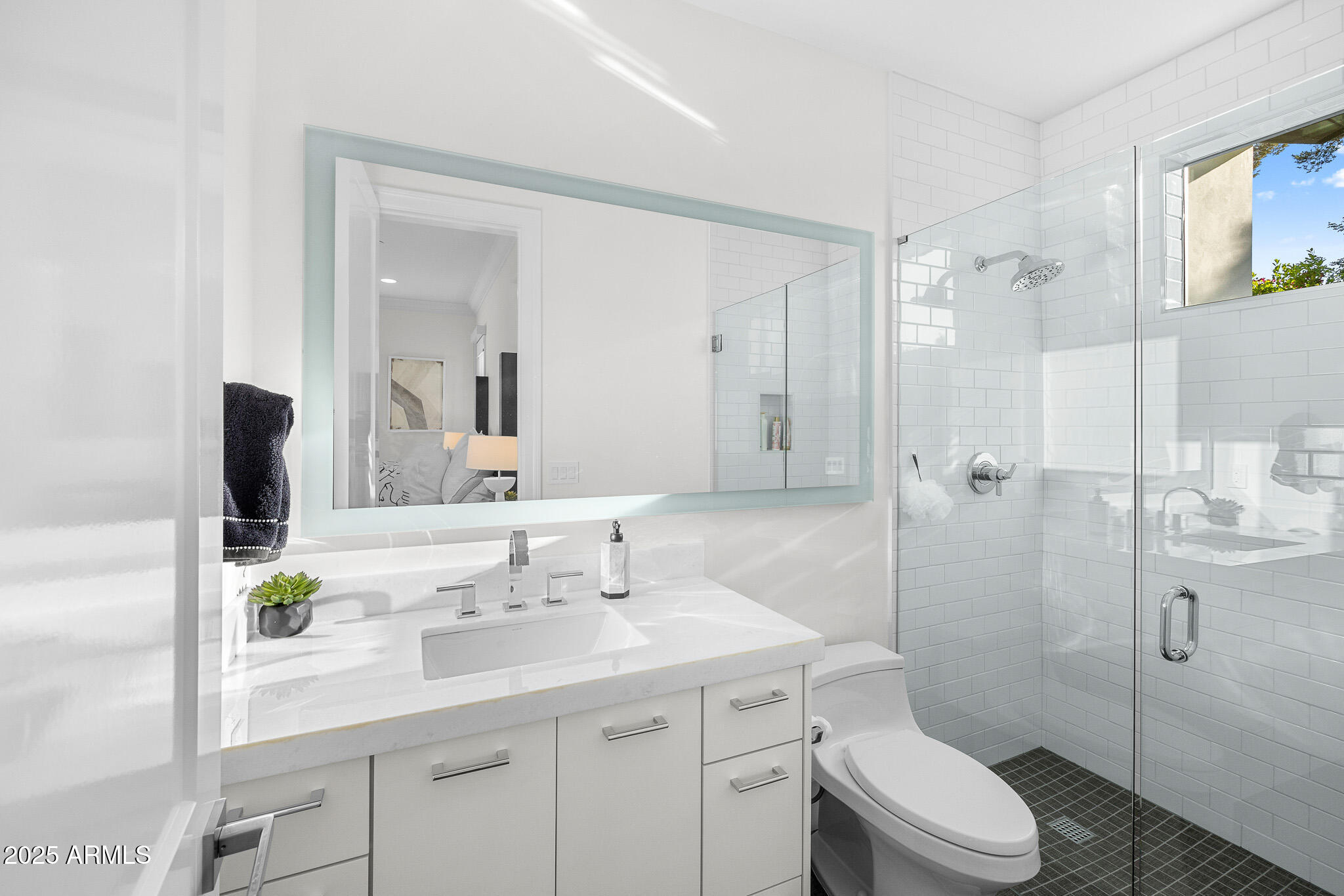 6235 E MONTECITO Avenue